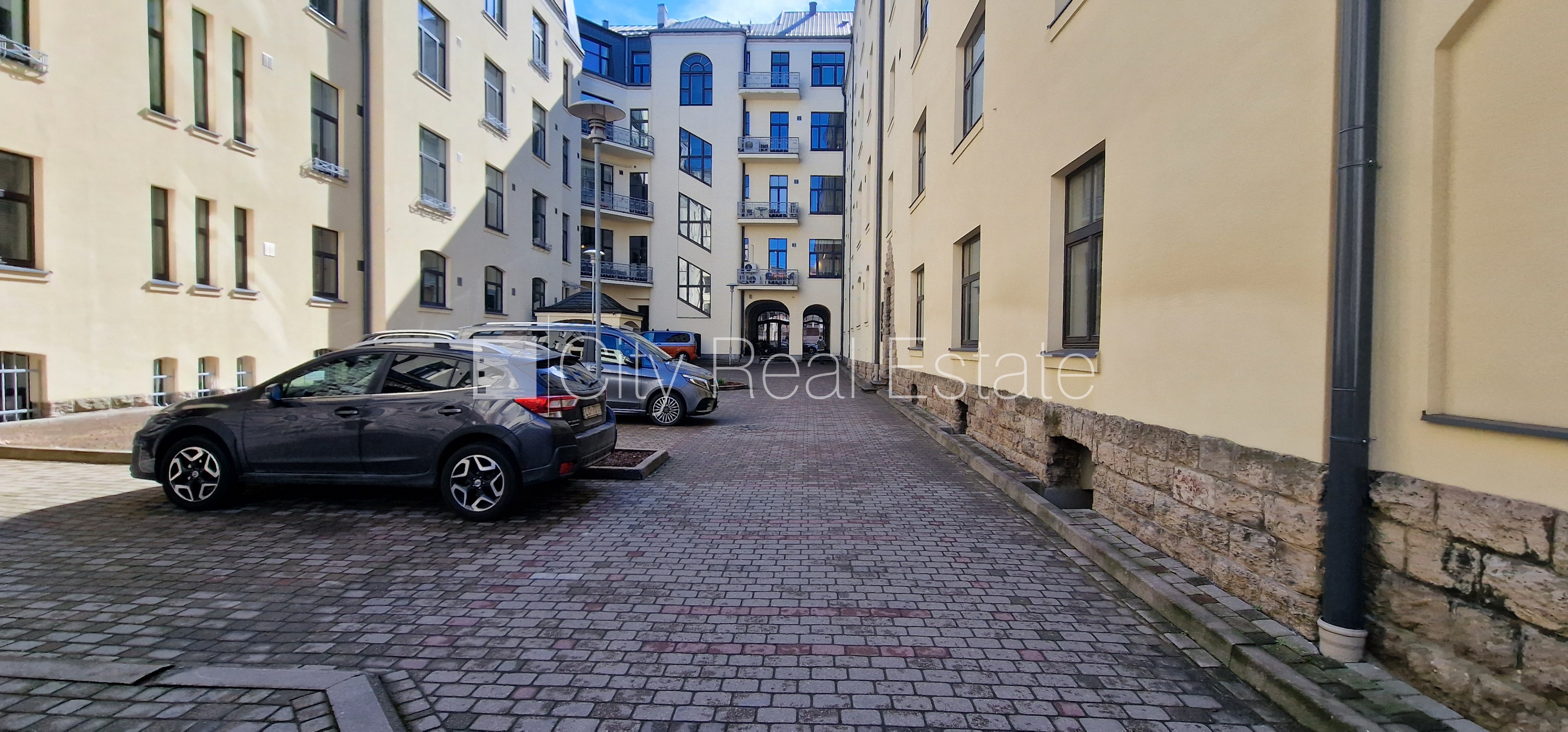 Sludinājumi. Pagalma māja, renovēta māja, labiekārtota apzaļumota teritorija, bruģēts piebraucamais ceļš, Cena: 870 EUR/mēn Foto #23