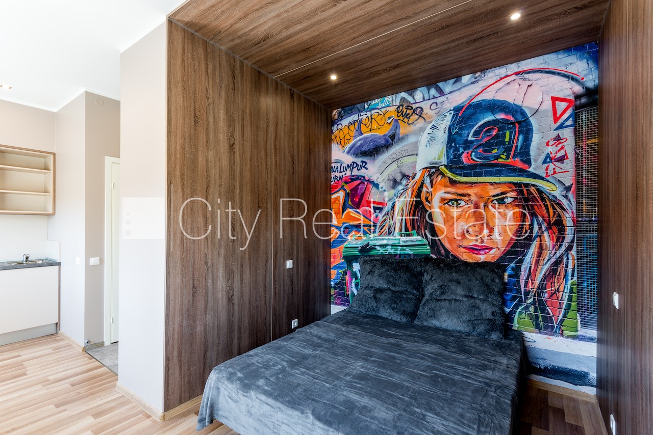 Sludinājumi. Renovēta māja, labiekārtota apzaļumota teritorija, vieta automašīnai, kāpņu telpa pēc kapitālā Cena: 510 EUR/mēn Foto #1