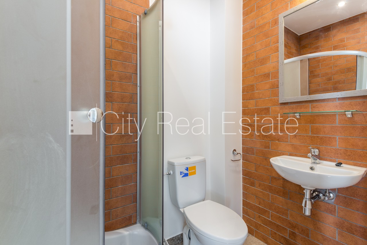 Sludinājumi. Renovēta māja, labiekārtota apzaļumota teritorija, vieta automašīnai, kāpņu telpa pēc kapitālā Cena: 510 EUR/mēn Foto #8