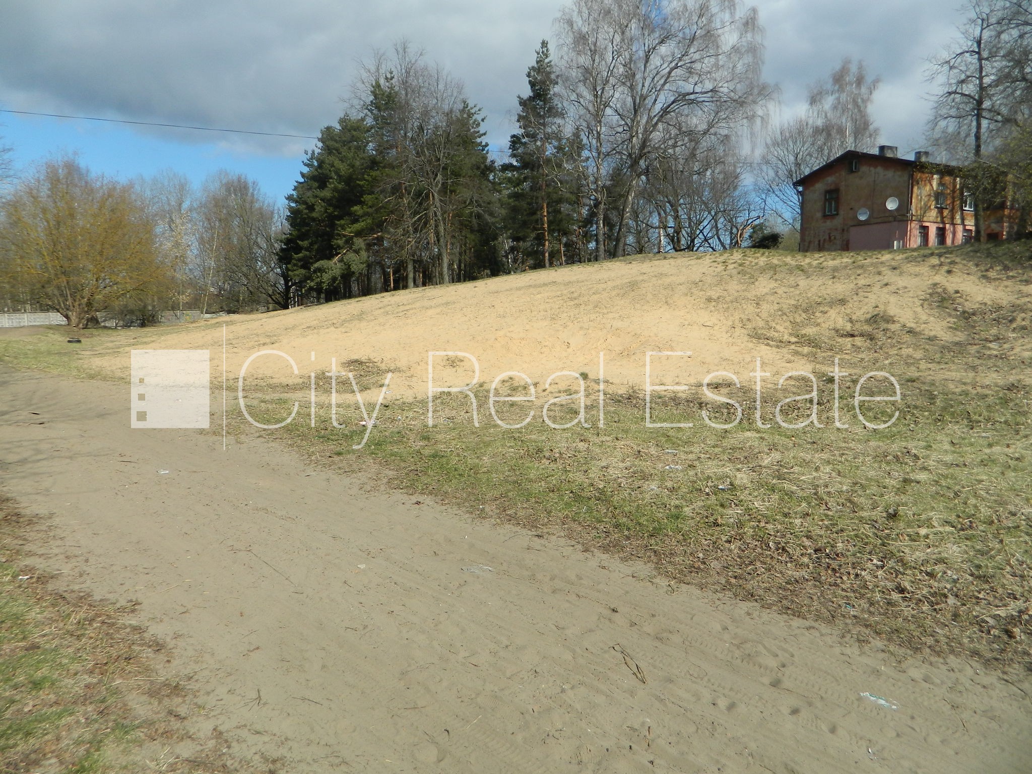 Sludinājumi. Iespējama mazstāvu apbūve, atļauts būvēt trīs stāvu ēku, atļauts būvēt četru stāvu ēku, Cena: 330000 EUR Foto #1