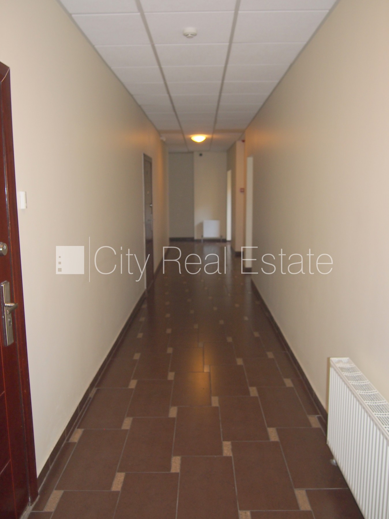 Sludinājumi. Fasādes māja, renovēta māja, labiekārtota apzaļumota teritorija, ieeja no ielas, ir lifts, kāpņu Cena: 400 EUR/mēn Foto #15