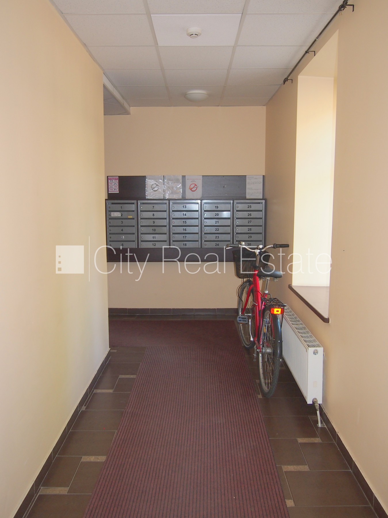 Sludinājumi. Fasādes māja, renovēta māja, labiekārtota apzaļumota teritorija, ieeja no ielas, ir lifts, kāpņu Cena: 400 EUR/mēn Foto #20