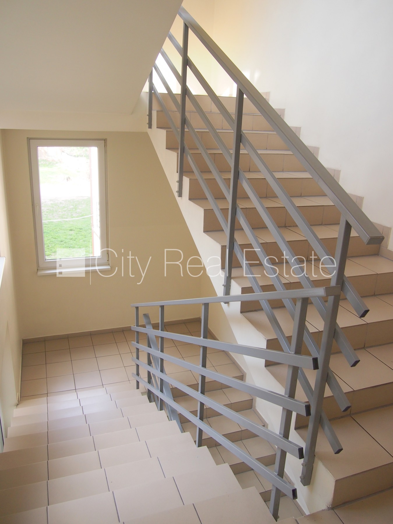 Sludinājumi. Fasādes māja, renovēta māja, labiekārtota apzaļumota teritorija, ieeja no ielas, ir lifts, kāpņu Cena: 400 EUR/mēn Foto #21