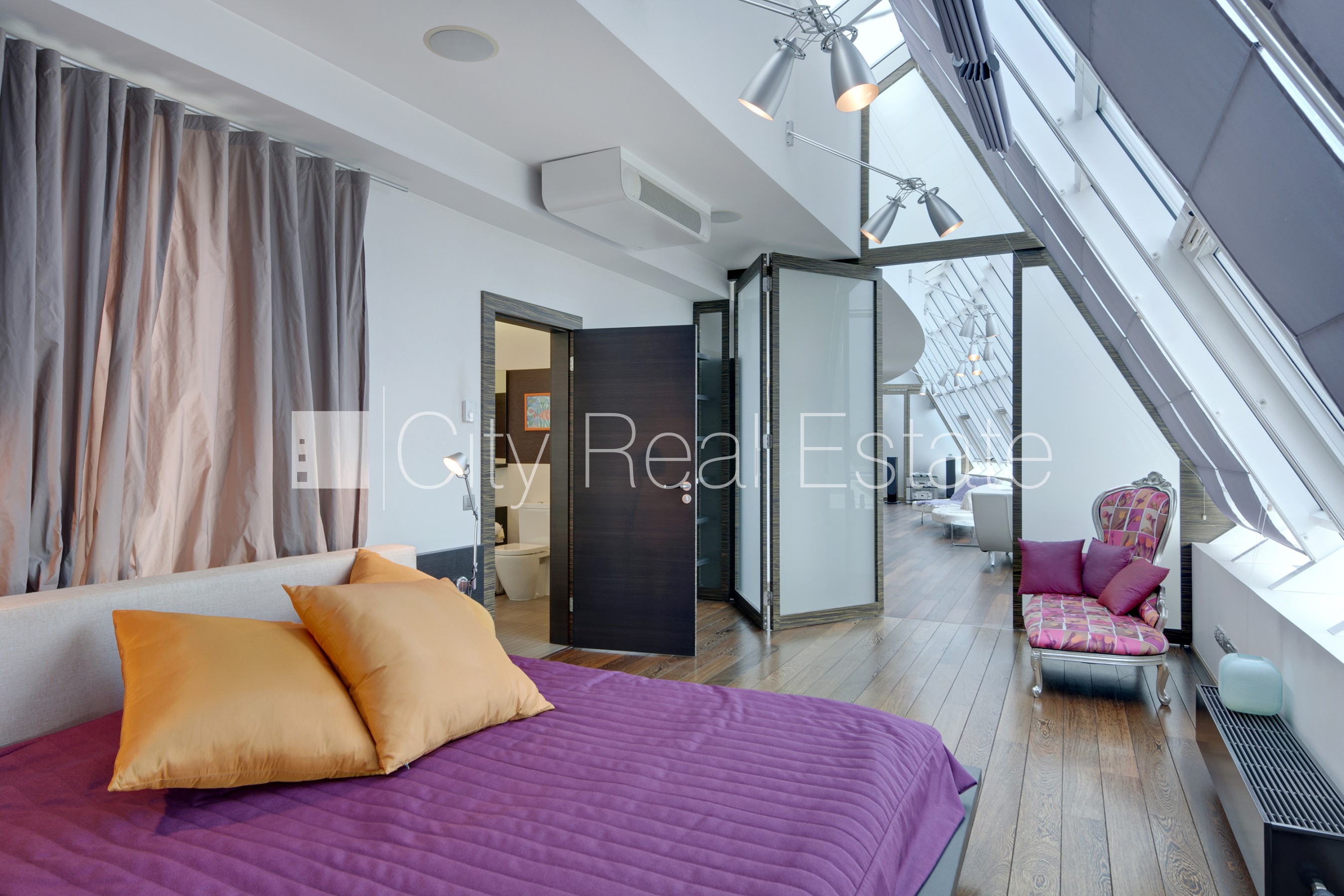 Sludinājumi. Projekts - Centra Nams, labiekārtota apzaļumota teritorija, pazemes autostāvvieta, luksuss Cena: 2500 EUR/mēn Foto #9