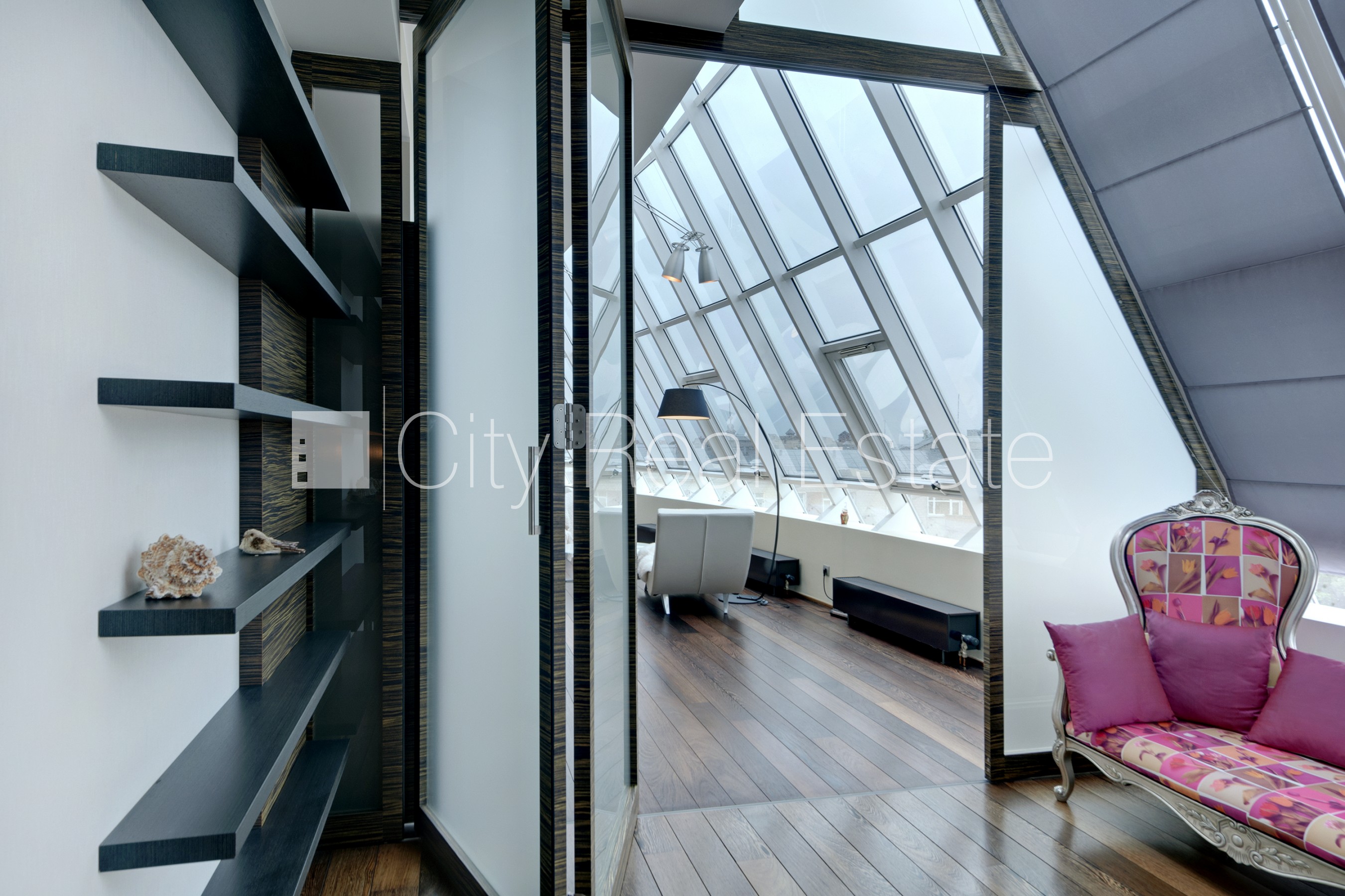 Sludinājumi. Projekts - Centra Nams, labiekārtota apzaļumota teritorija, pazemes autostāvvieta, luksuss Cena: 2500 EUR/mēn Foto #8