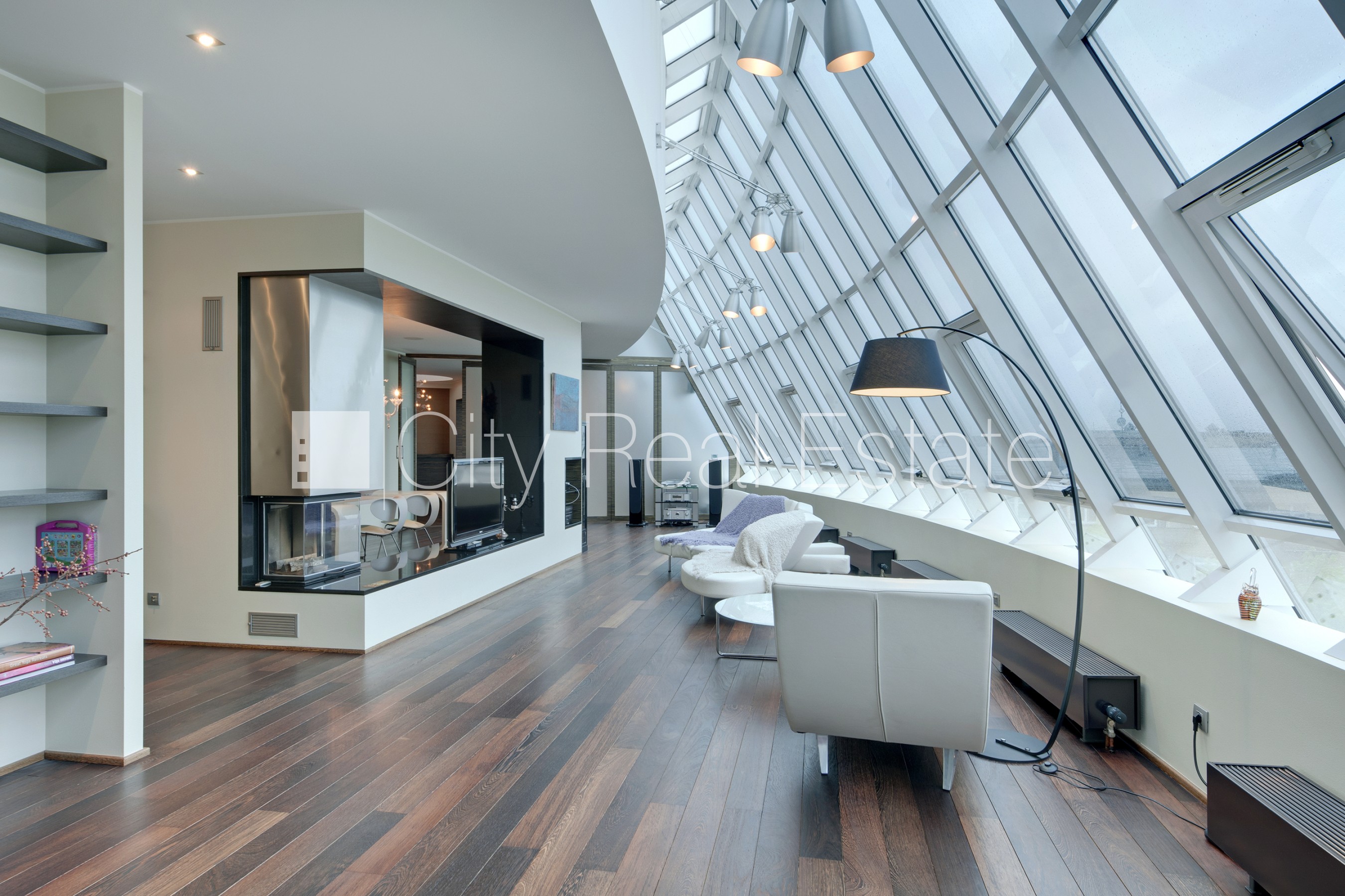 Sludinājumi. Projekts - Centra Nams, labiekārtota apzaļumota teritorija, pazemes autostāvvieta, luksuss Cena: 2500 EUR/mēn Foto #4