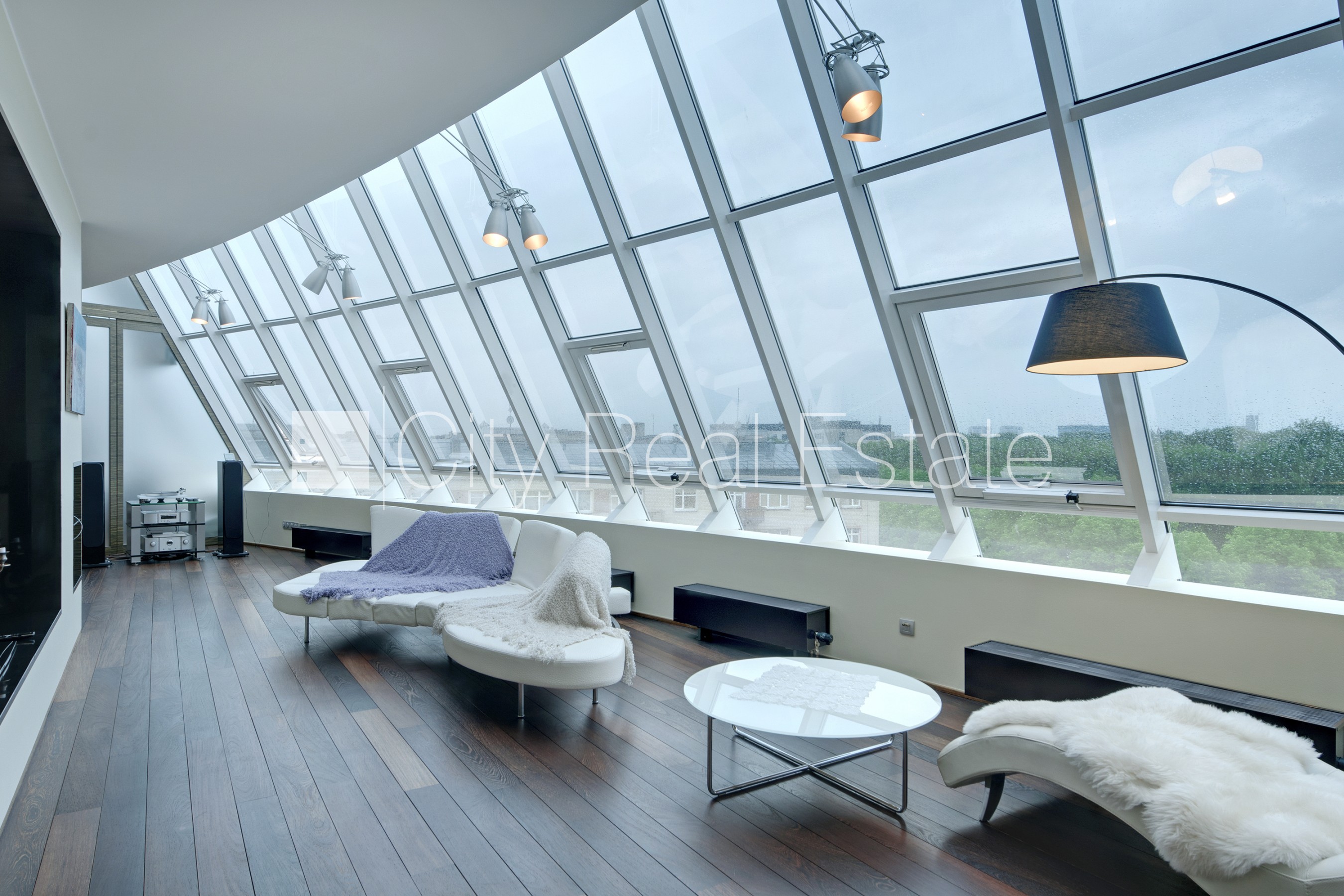 Sludinājumi. Projekts - Centra Nams, labiekārtota apzaļumota teritorija, pazemes autostāvvieta, luksuss Cena: 2500 EUR/mēn Foto #6