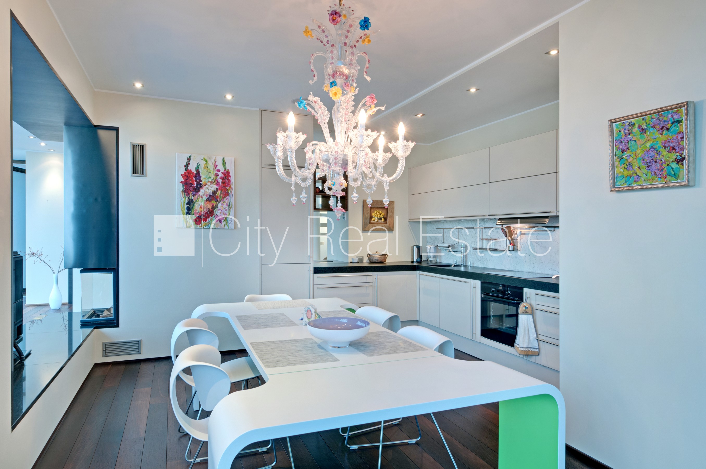 Sludinājumi. Projekts - Centra Nams, labiekārtota apzaļumota teritorija, pazemes autostāvvieta, luksuss Cena: 2500 EUR/mēn Foto #2