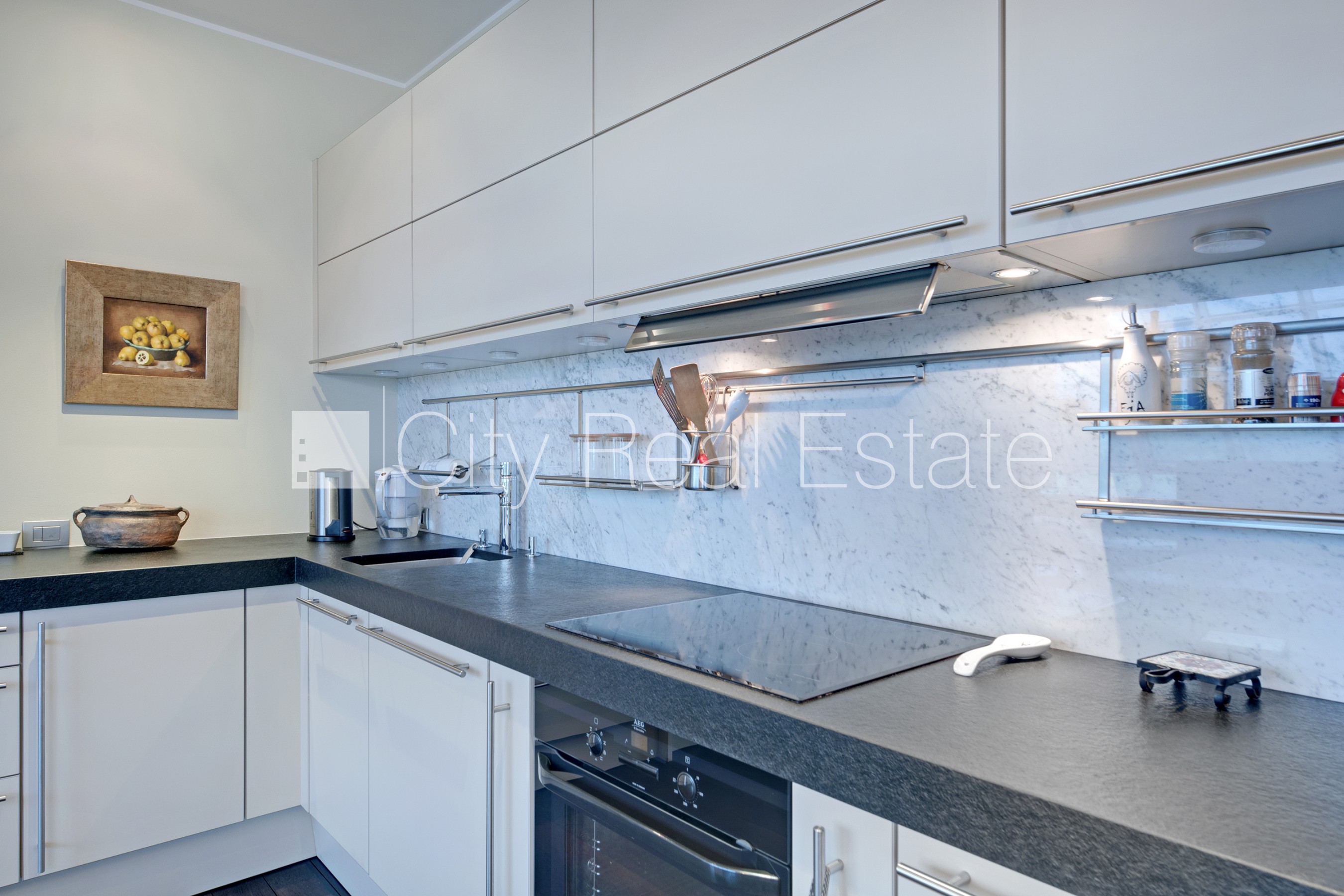 Sludinājumi. Projekts - Centra Nams, labiekārtota apzaļumota teritorija, pazemes autostāvvieta, luksuss Cena: 2500 EUR/mēn Foto #3