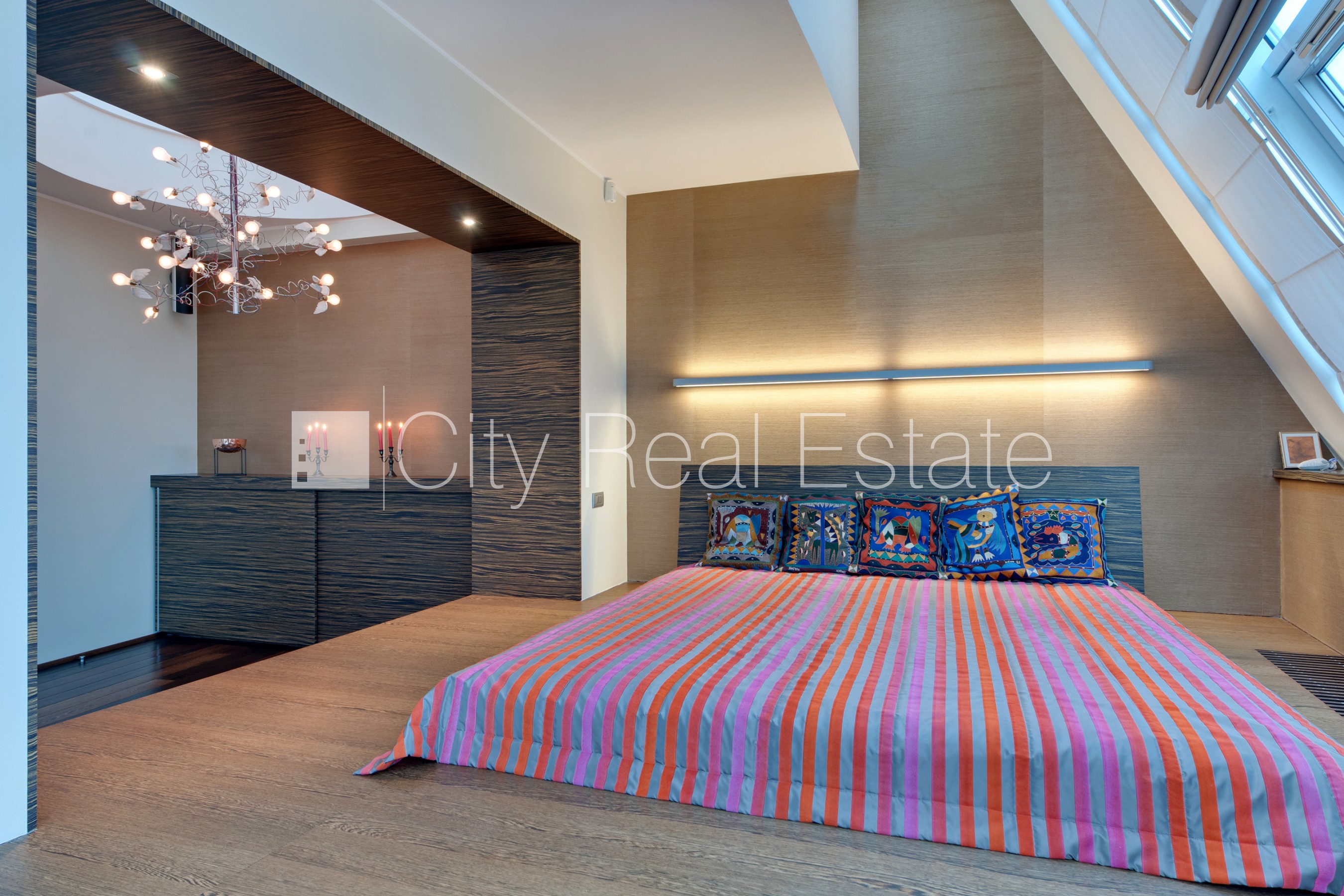 Sludinājumi. Projekts - Centra Nams, labiekārtota apzaļumota teritorija, pazemes autostāvvieta, luksuss Cena: 2500 EUR/mēn Foto #12