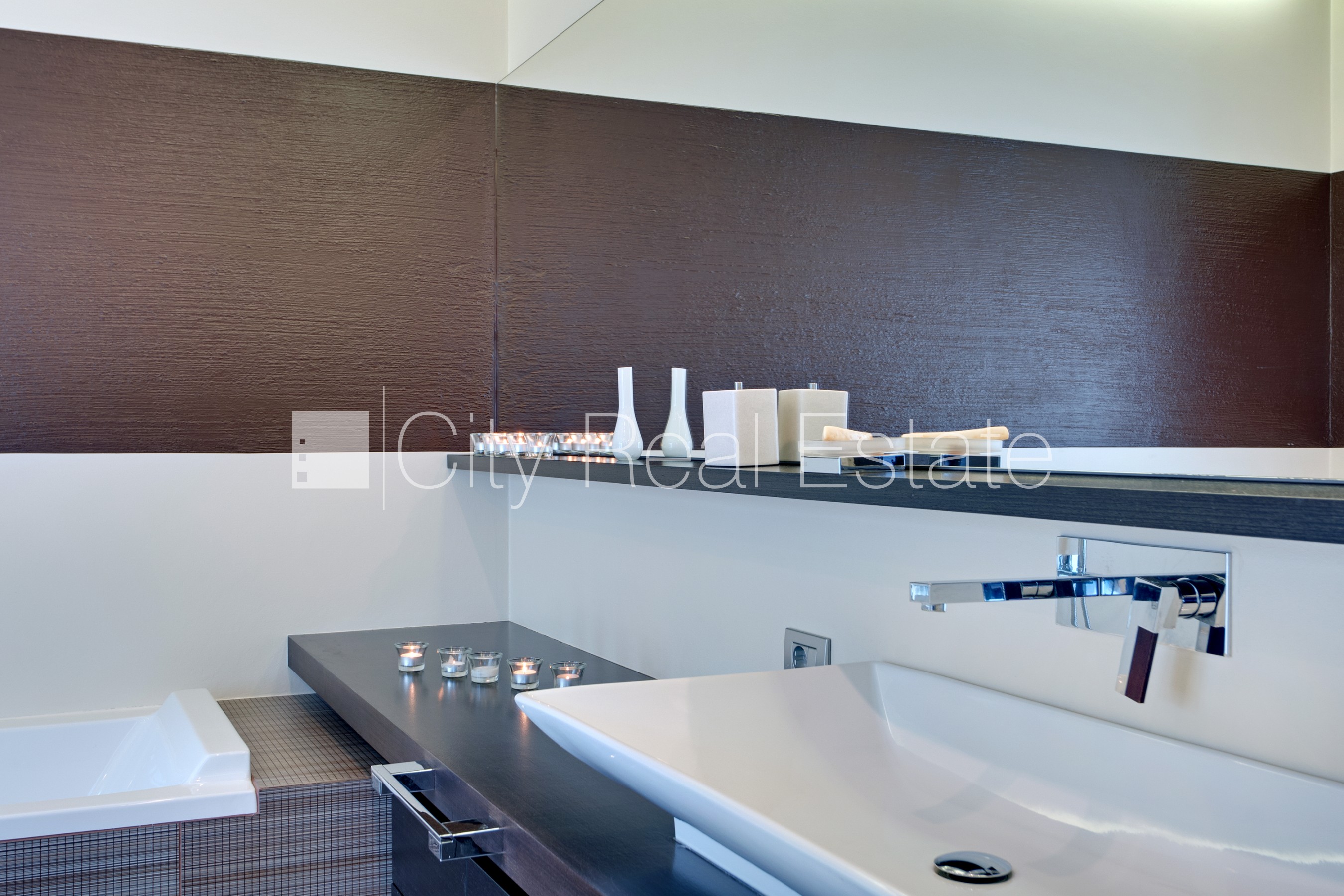 Sludinājumi. Projekts - Centra Nams, labiekārtota apzaļumota teritorija, pazemes autostāvvieta, luksuss Cena: 2500 EUR/mēn Foto #18