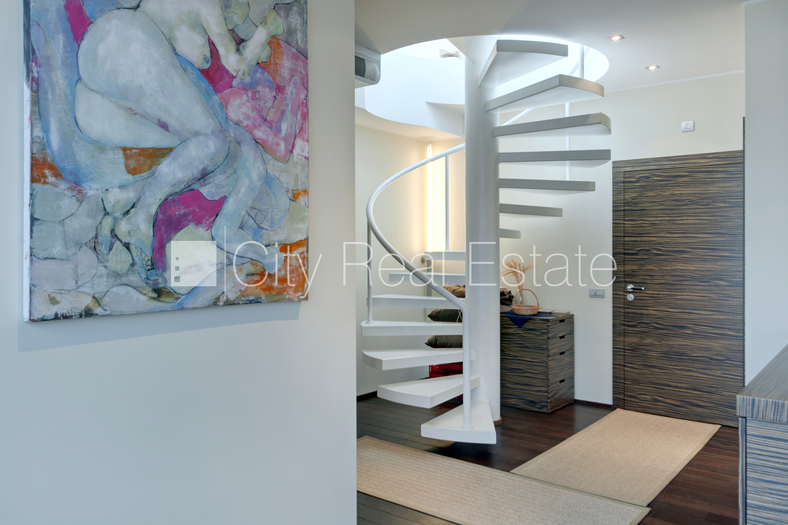 Sludinājumi. Projekts - Centra Nams, labiekārtota apzaļumota teritorija, pazemes autostāvvieta, luksuss Cena: 2500 EUR/mēn Foto #25