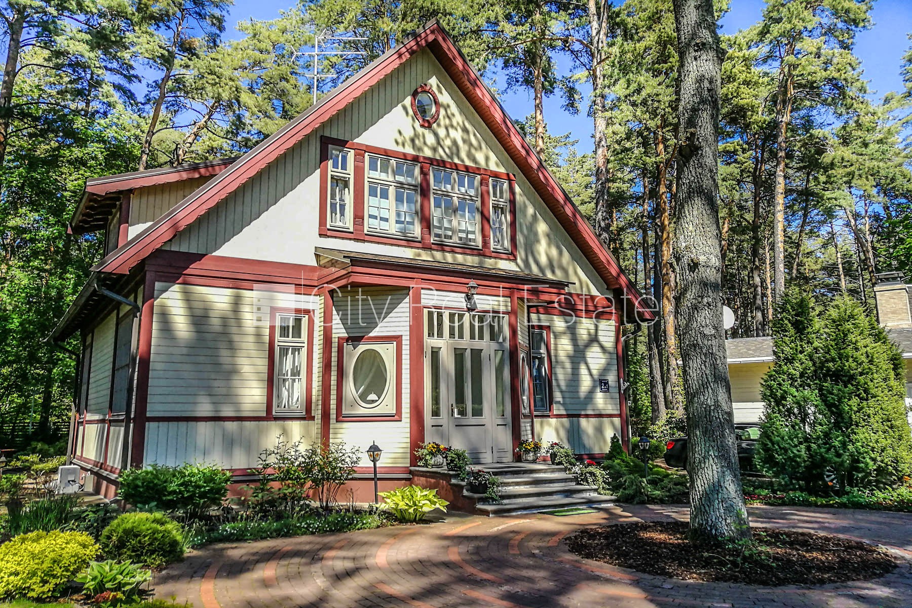 Sludinājumi. Renovēta māja, labiekārtots apzaļumots pagalms, vieta vairākām automašīnām, terase, gaisa Cena: 2000 EUR/mēn Foto #23