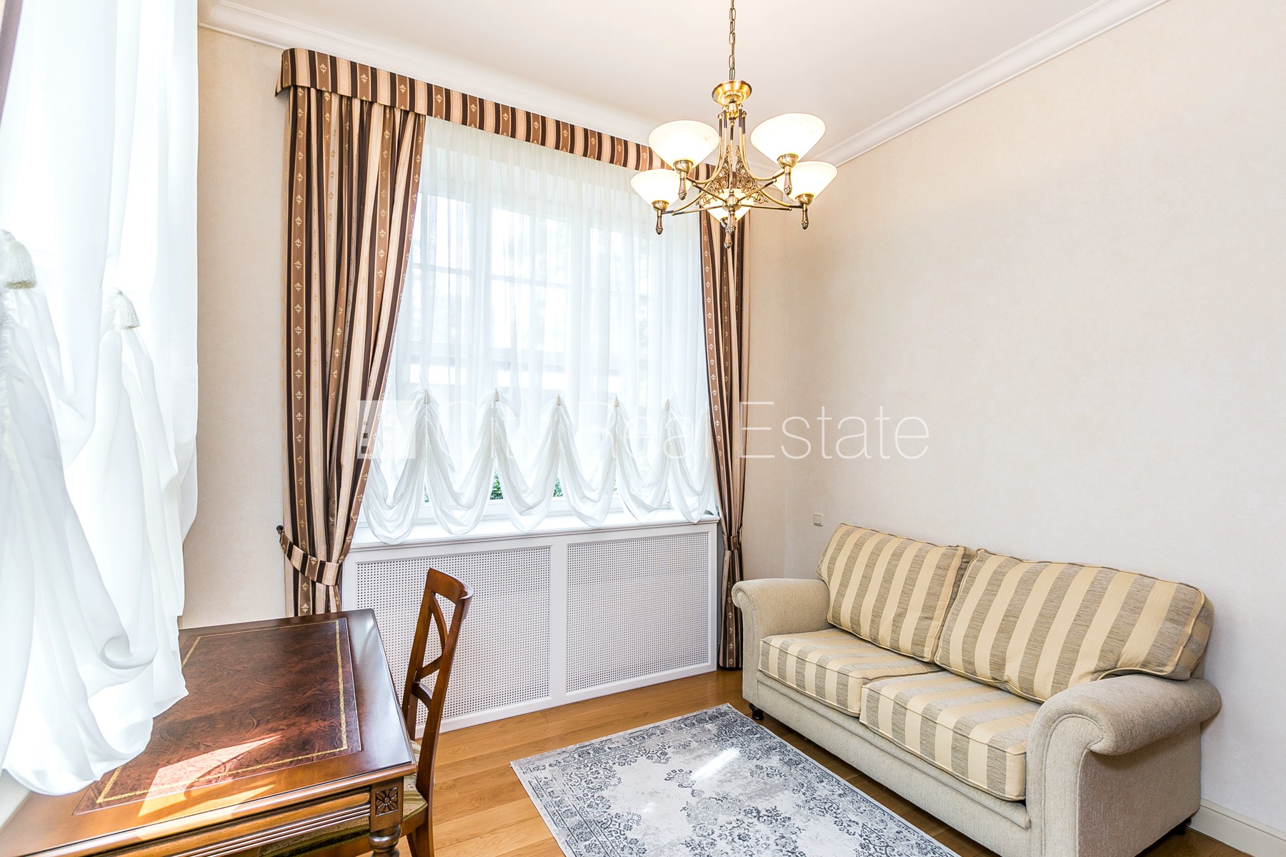 Sludinājumi. Renovēta māja, labiekārtots apzaļumots pagalms, vieta vairākām automašīnām, terase, gaisa Cena: 2000 EUR/mēn Foto #12