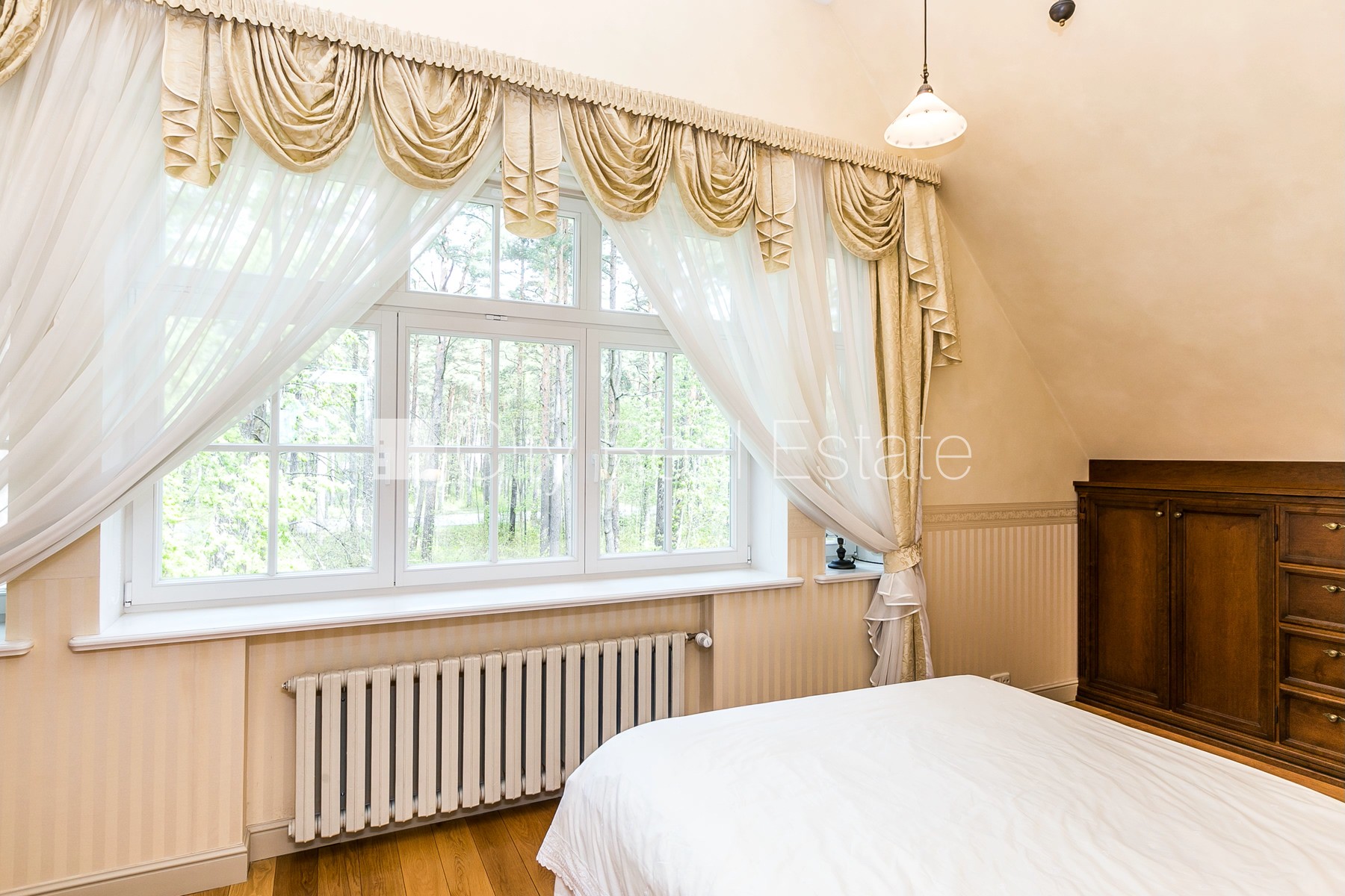 Sludinājumi. Renovēta māja, labiekārtots apzaļumots pagalms, vieta vairākām automašīnām, terase, gaisa Cena: 2000 EUR/mēn Foto #10