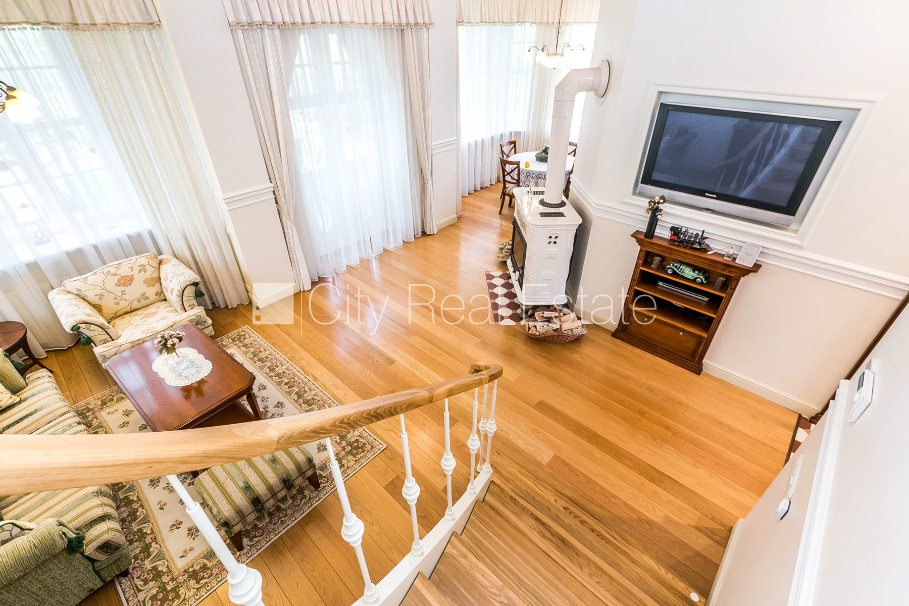 Sludinājumi. Renovēta māja, labiekārtots apzaļumots pagalms, vieta vairākām automašīnām, terase, gaisa Cena: 2000 EUR/mēn Foto #14