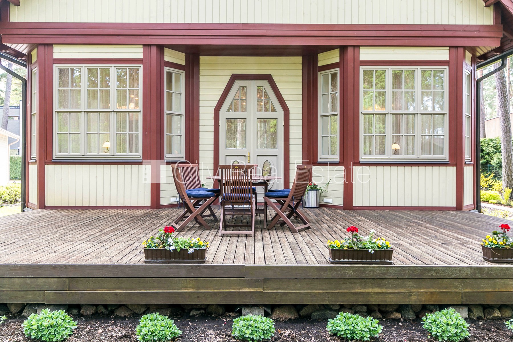 Sludinājumi. Renovēta māja, labiekārtots apzaļumots pagalms, vieta vairākām automašīnām, terase, gaisa Cena: 2000 EUR/mēn Foto #21