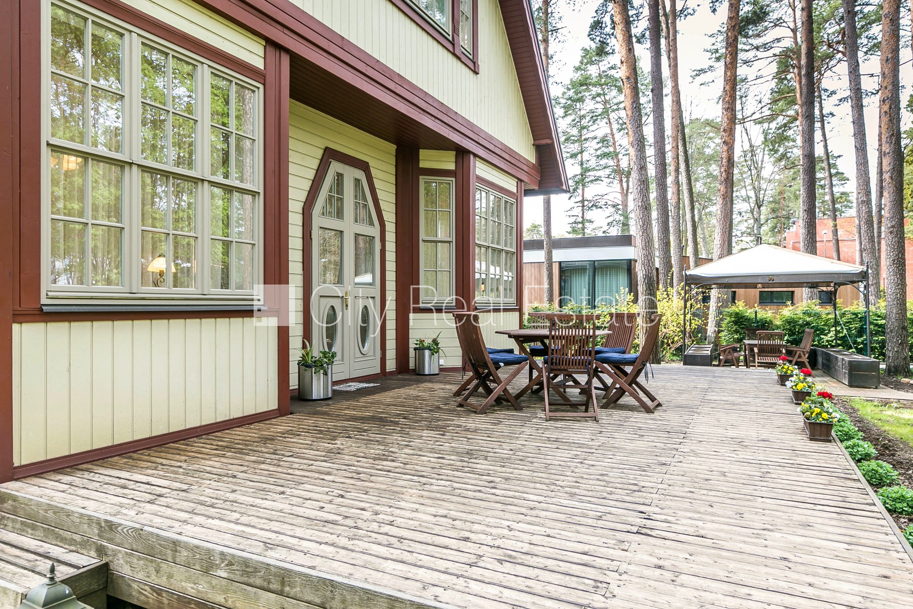 Sludinājumi. Renovēta māja, labiekārtots apzaļumots pagalms, vieta vairākām automašīnām, terase, gaisa Cena: 2000 EUR/mēn Foto #20