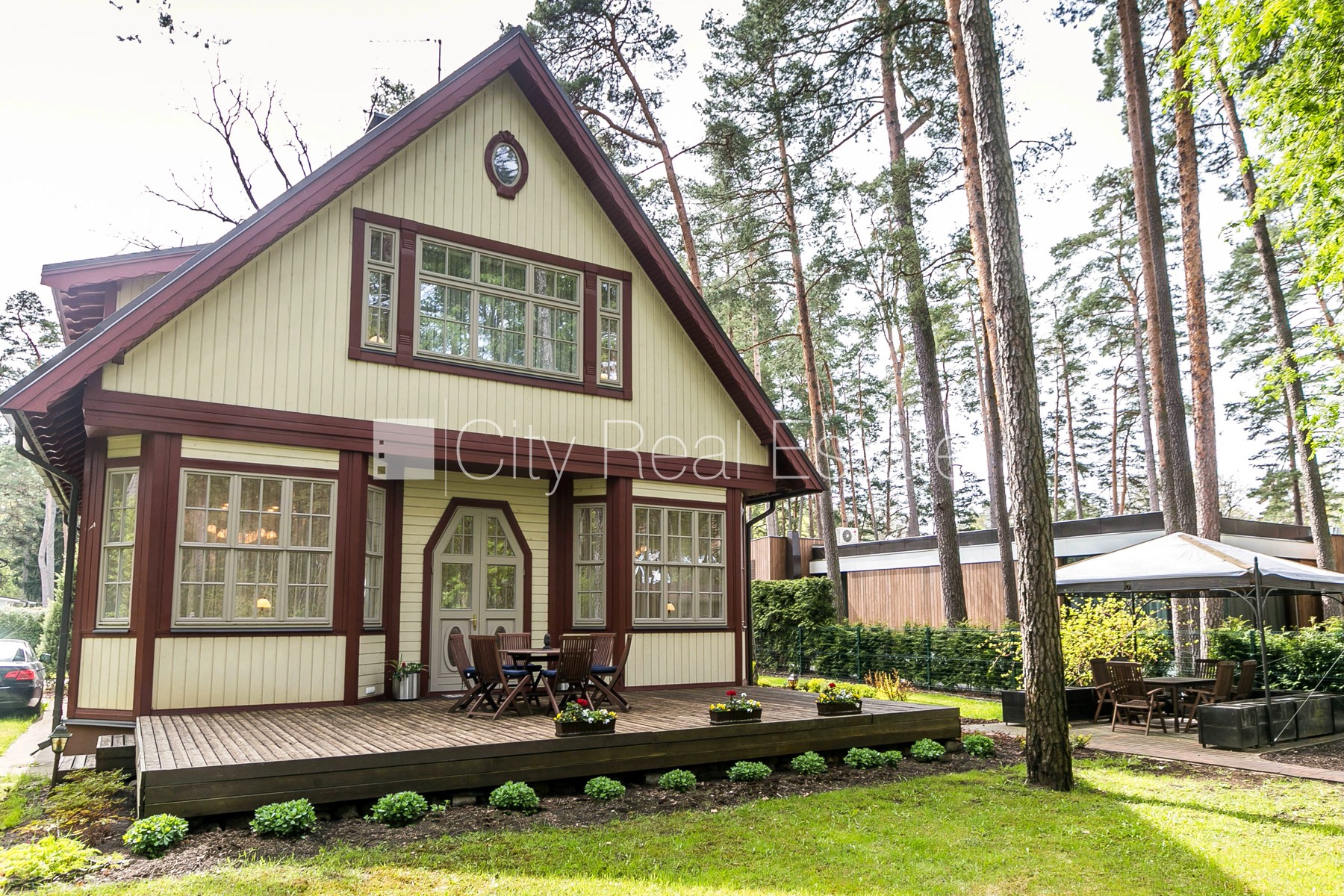 Sludinājumi. Renovēta māja, labiekārtots apzaļumots pagalms, vieta vairākām automašīnām, terase, gaisa Cena: 2000 EUR/mēn Foto #22