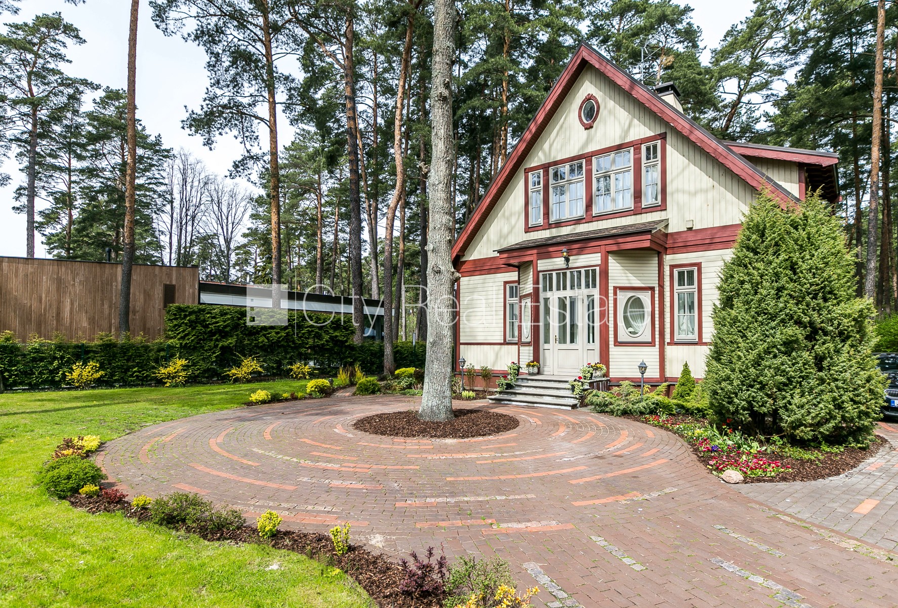 Sludinājumi. Renovēta māja, labiekārtots apzaļumots pagalms, vieta vairākām automašīnām, terase, gaisa Cena: 2000 EUR/mēn Foto #24