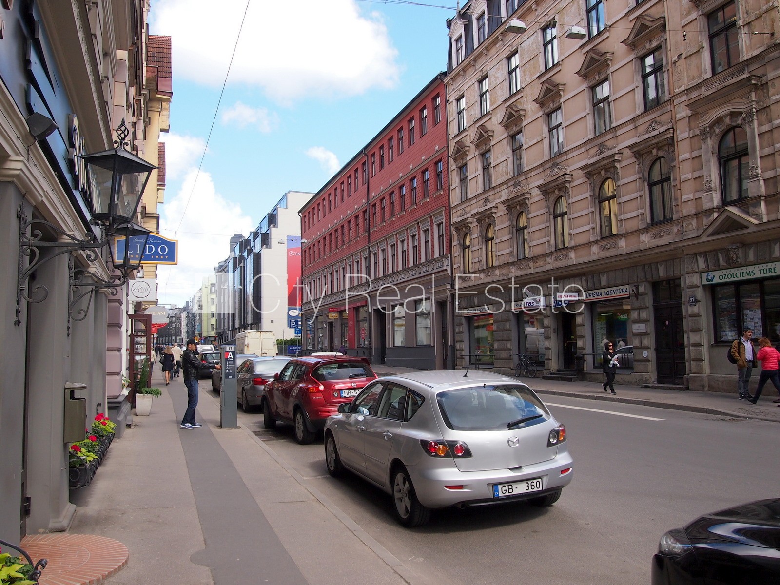 Sludinājumi. Fasādes māja, renovēta māja, objektu apsargā fiziskā apsardze, ieeja no ielas, kāpņu telpa pēc Cena: 275 EUR/mēn Foto #7