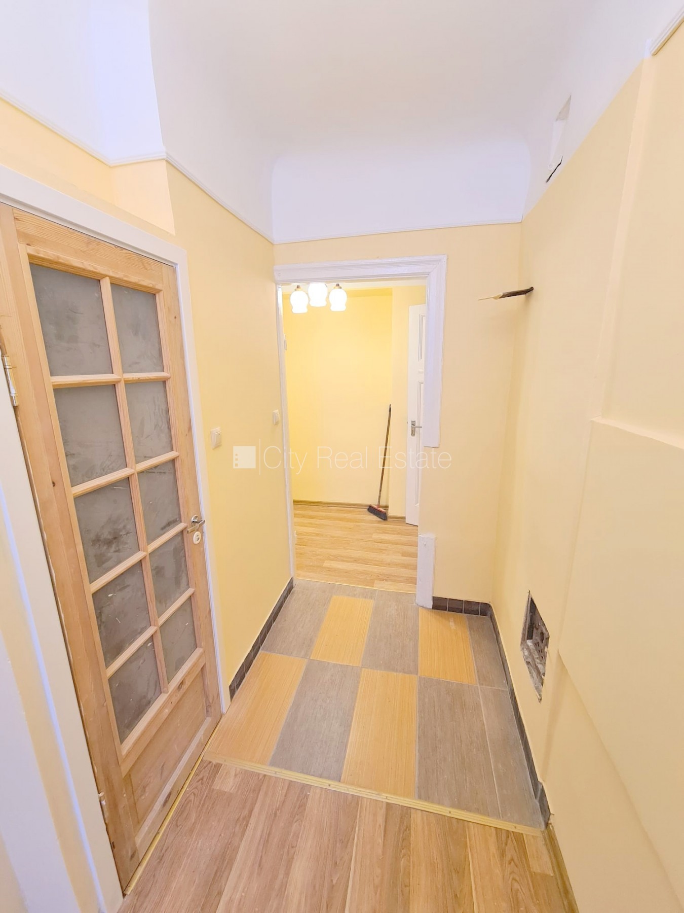 Sludinājumi. Pagalma māja, slēgts pagalms, ieeja no ielas, kāpņu telpa pēc kosmētiskā remonta, logi vērsti uz Cena: 250 EUR/mēn Foto #15