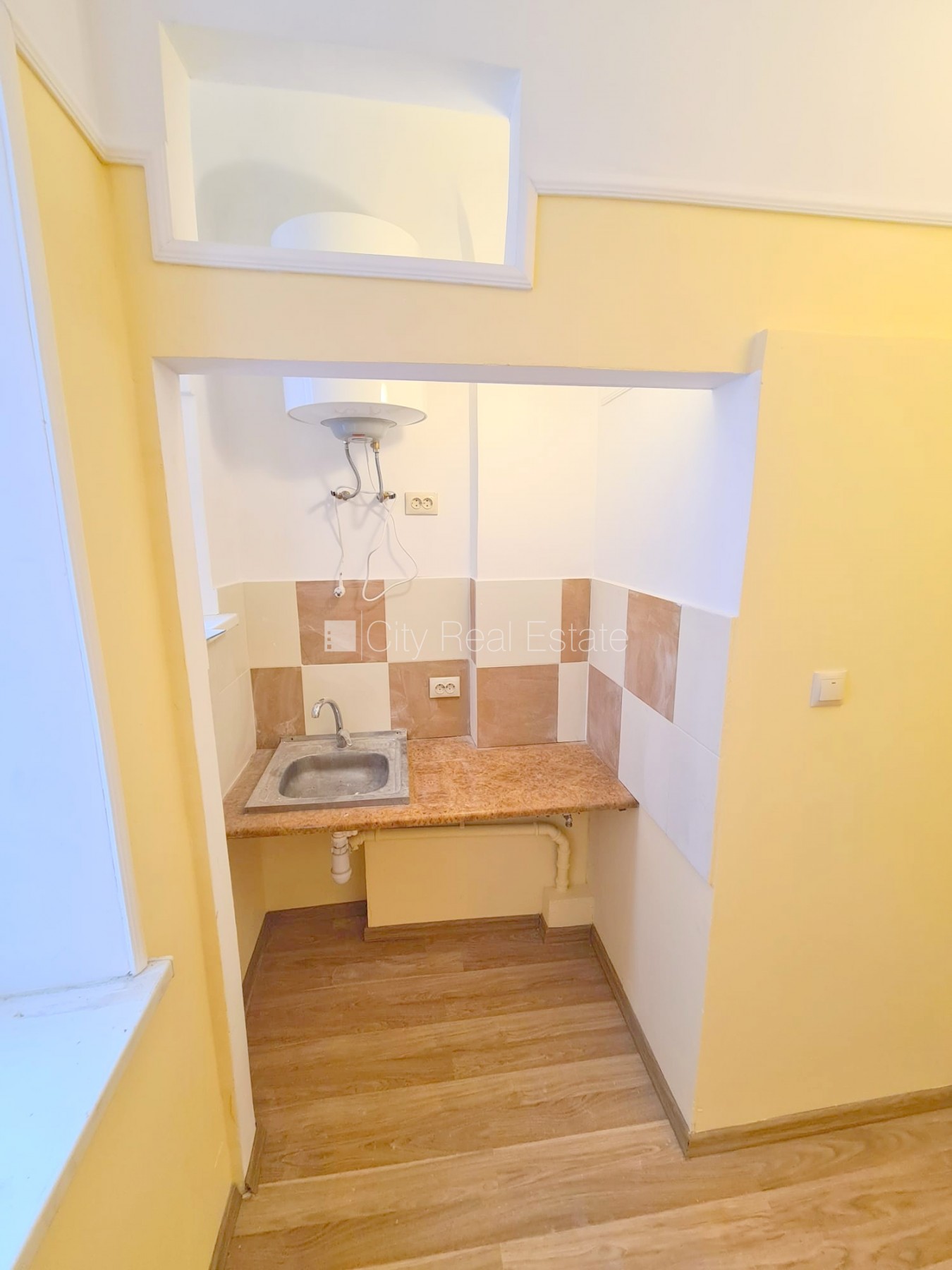 Sludinājumi. Pagalma māja, slēgts pagalms, ieeja no ielas, kāpņu telpa pēc kosmētiskā remonta, logi vērsti uz Cena: 250 EUR/mēn Foto #10