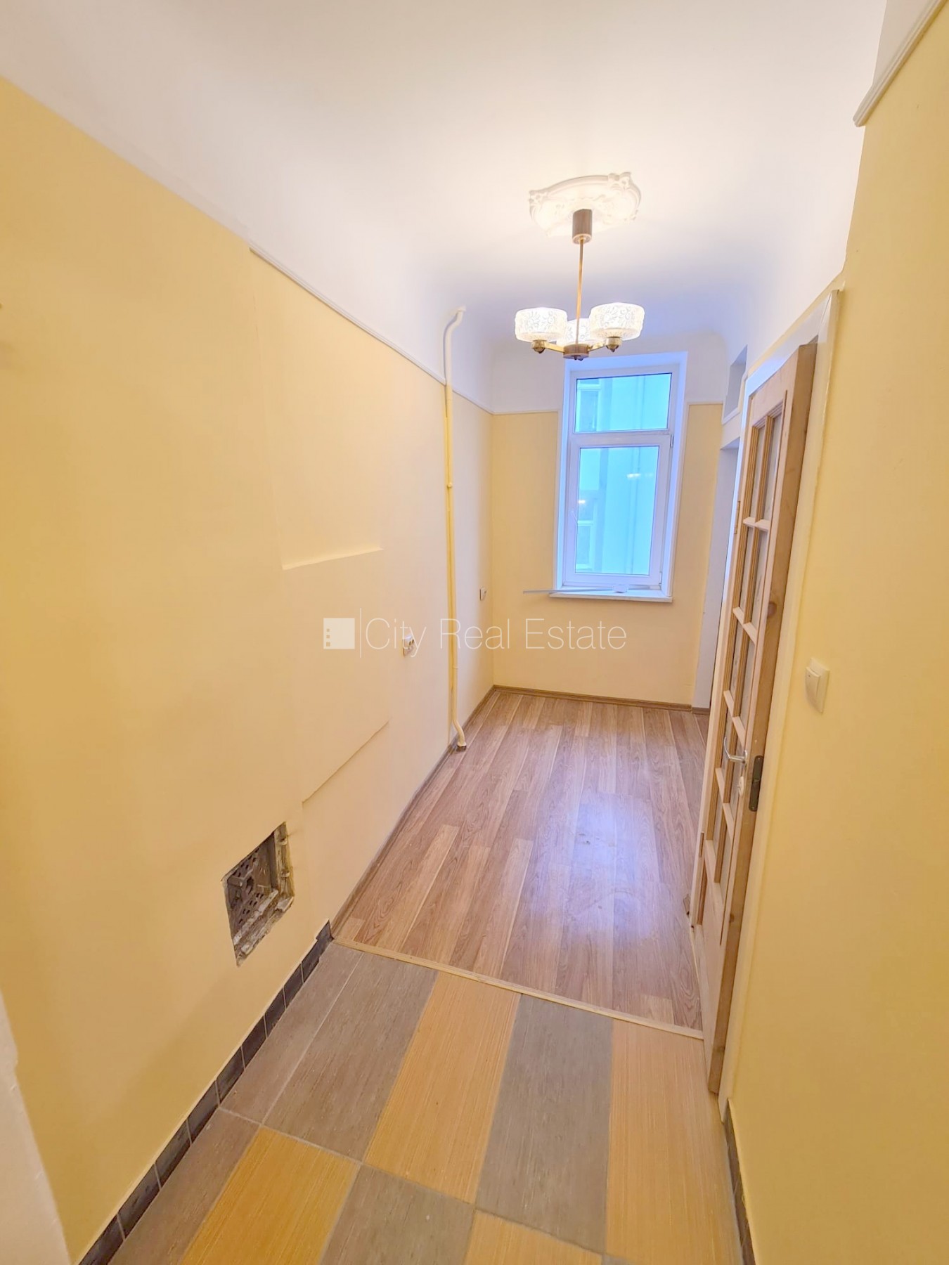 Sludinājumi. Pagalma māja, slēgts pagalms, ieeja no ielas, kāpņu telpa pēc kosmētiskā remonta, logi vērsti uz Cena: 250 EUR/mēn Foto #14