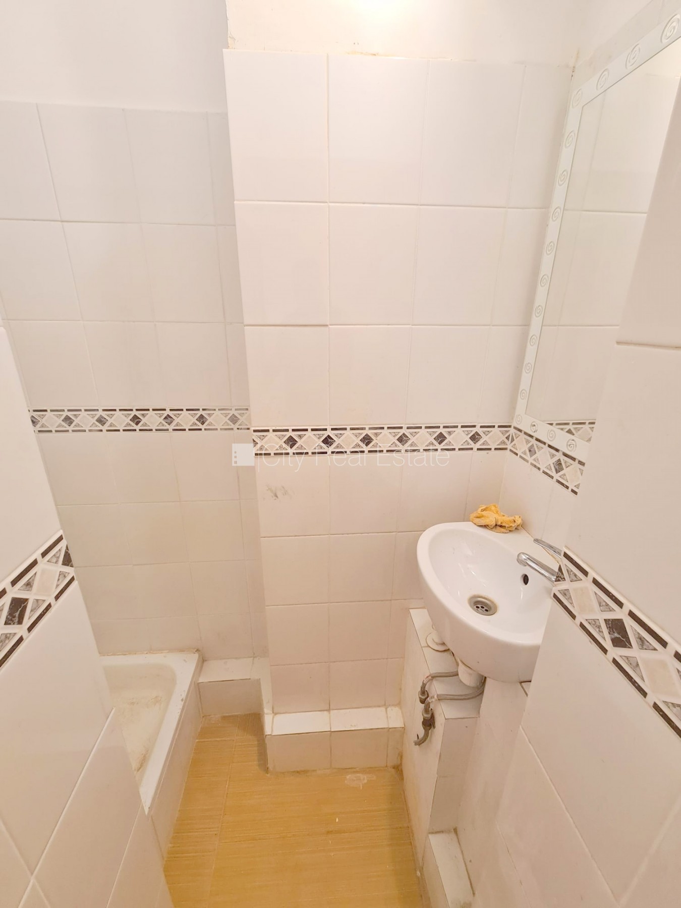 Sludinājumi. Pagalma māja, slēgts pagalms, ieeja no ielas, kāpņu telpa pēc kosmētiskā remonta, logi vērsti uz Cena: 250 EUR/mēn Foto #16