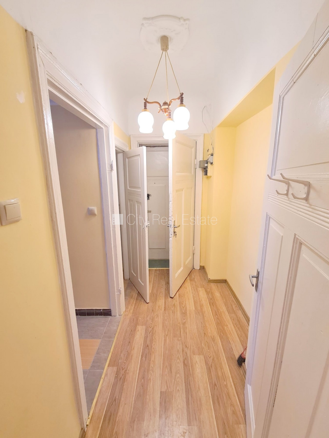 Sludinājumi. Pagalma māja, slēgts pagalms, ieeja no ielas, kāpņu telpa pēc kosmētiskā remonta, logi vērsti uz Cena: 250 EUR/mēn Foto #18