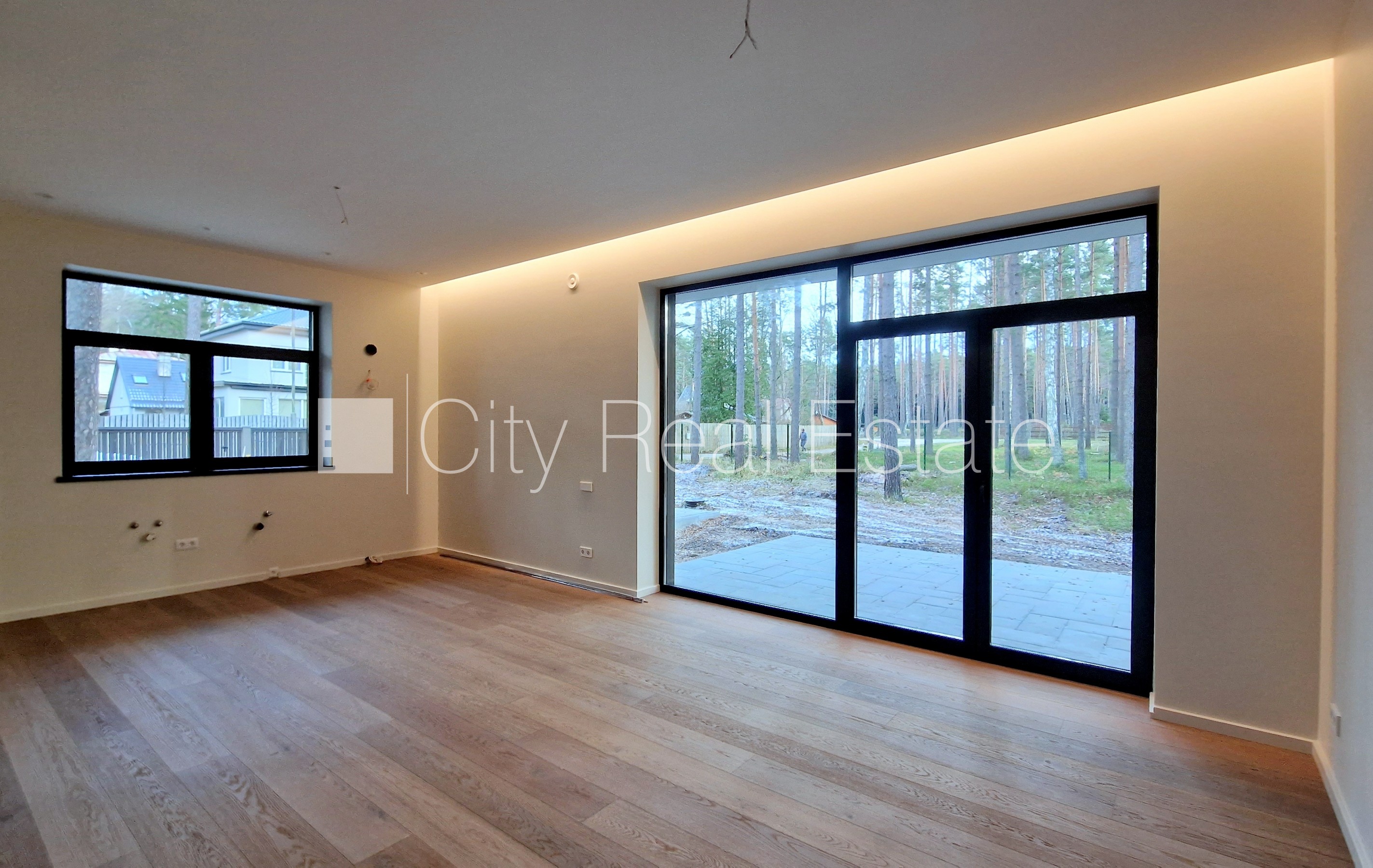 Sludinājumi. Zeme īpašumā, jaunceltne, dzīvokļu skaits ēkā  5 gab., labiekārtota apzaļumota teritorija, bruģēts Cena: 295000 EUR Foto #1