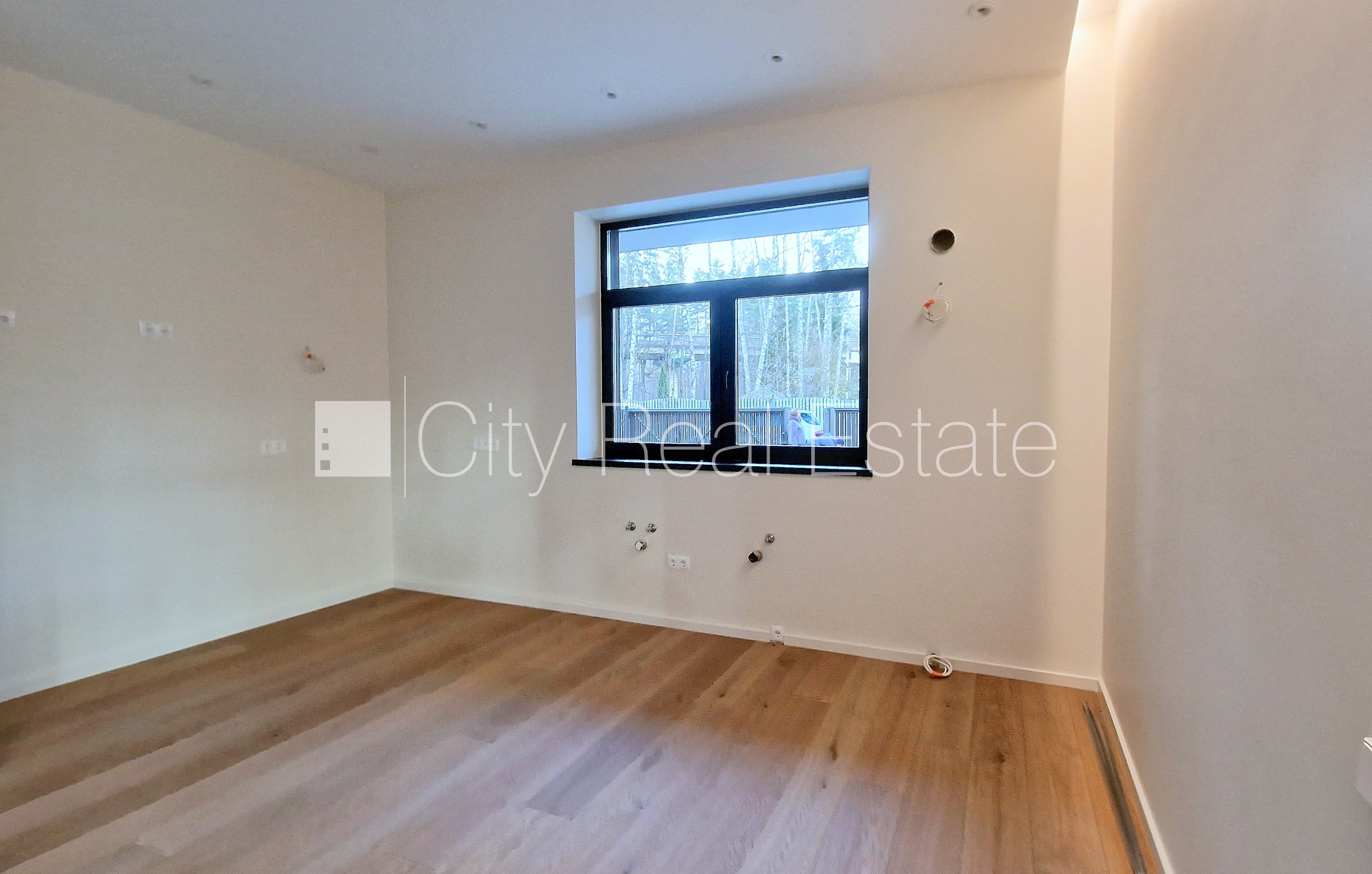 Sludinājumi. Zeme īpašumā, jaunceltne, dzīvokļu skaits ēkā  5 gab., labiekārtota apzaļumota teritorija, bruģēts Cena: 295000 EUR Foto #2