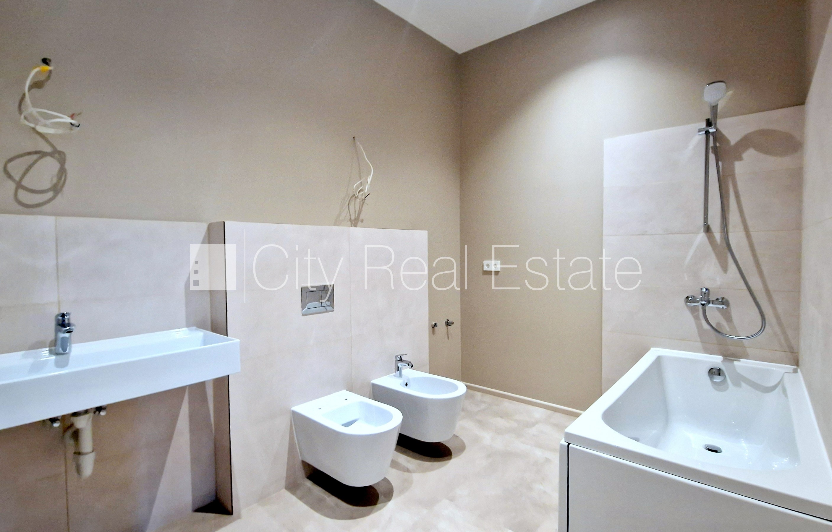 Sludinājumi. Zeme īpašumā, jaunceltne, dzīvokļu skaits ēkā  5 gab., labiekārtota apzaļumota teritorija, bruģēts Cena: 295000 EUR Foto #5