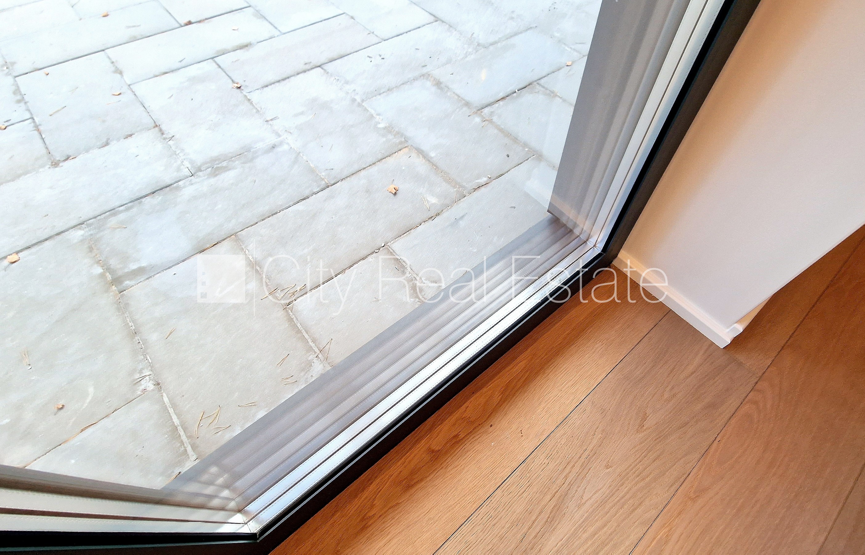 Sludinājumi. Zeme īpašumā, jaunceltne, dzīvokļu skaits ēkā  5 gab., labiekārtota apzaļumota teritorija, bruģēts Cena: 295000 EUR Foto #18