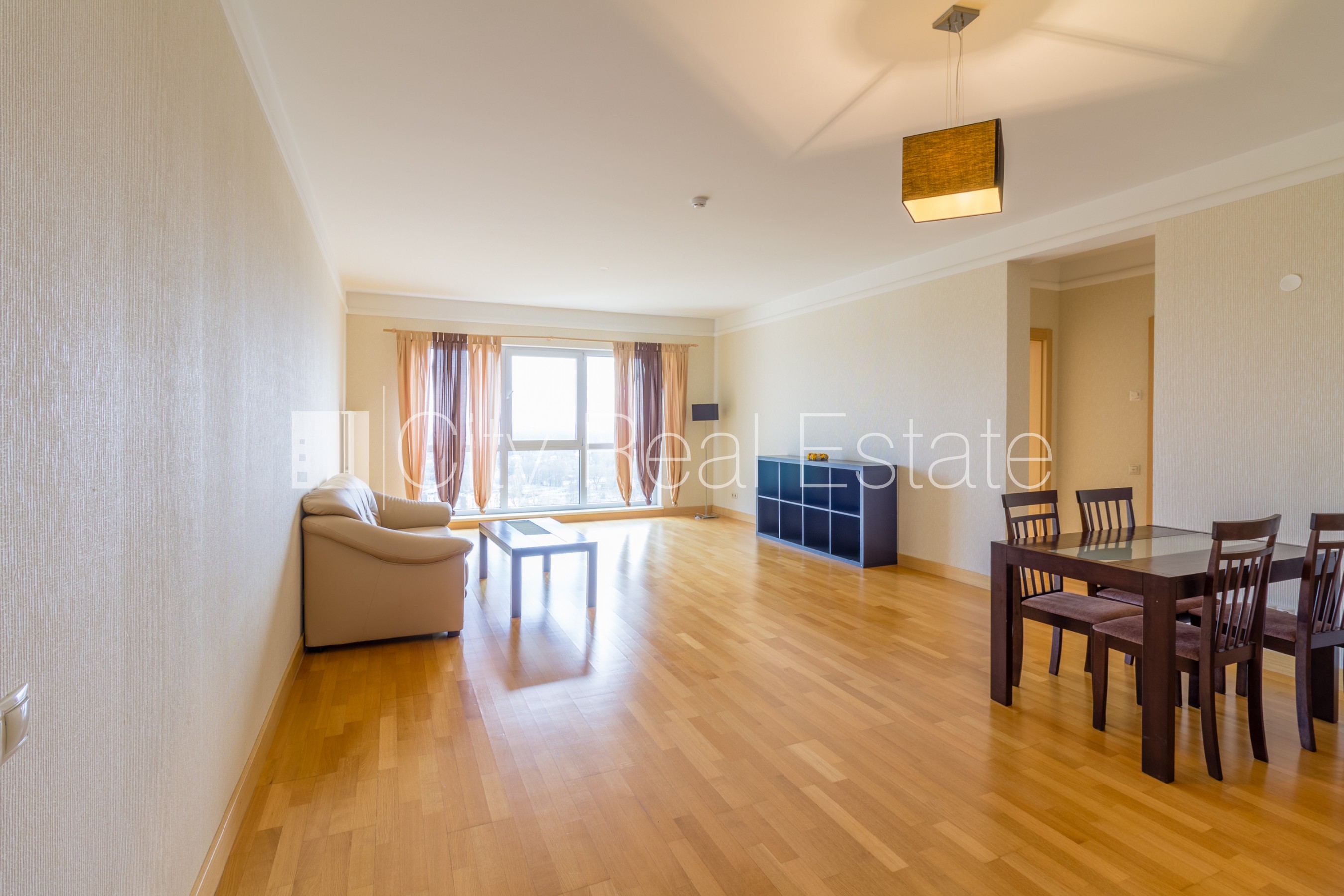 Sludinājumi. Projekts - Panorama Plaza, jaunceltne, labiekārtota apzaļumota teritorija, iespēja nomāt pazemes Cena: 850 EUR/mēn Foto #2