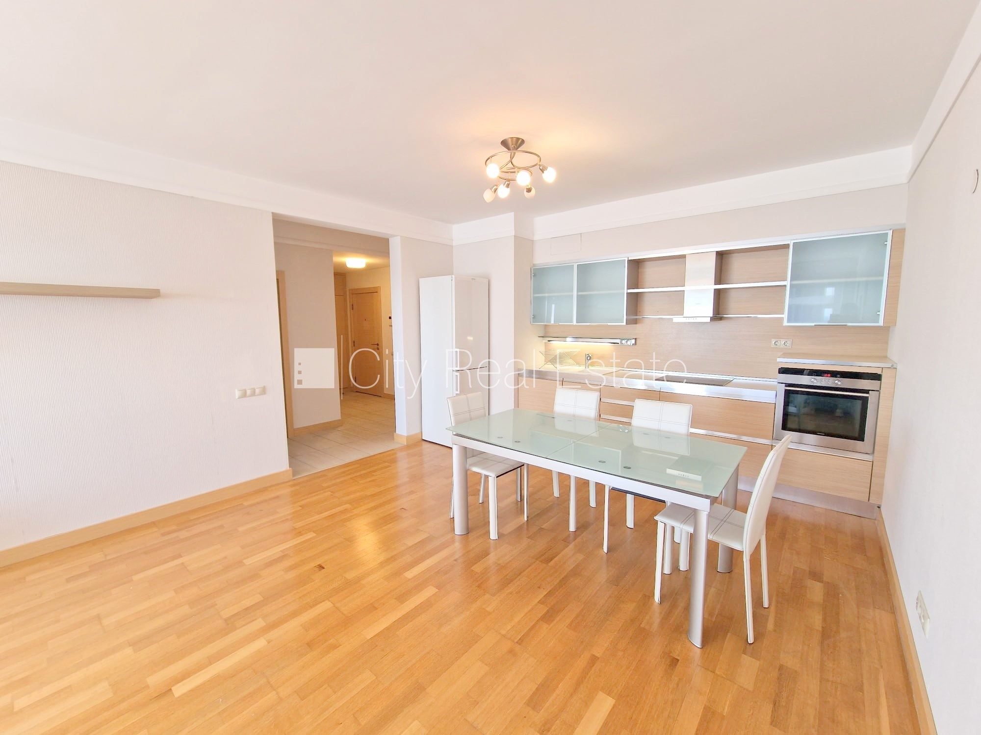 Sludinājumi. Projekts - Panorama Plaza, jaunceltne, slēgts pagalms, iespēja nomāt pazemes autostāvvietu, pagalmā Cena: 680 EUR/mēn Foto #3