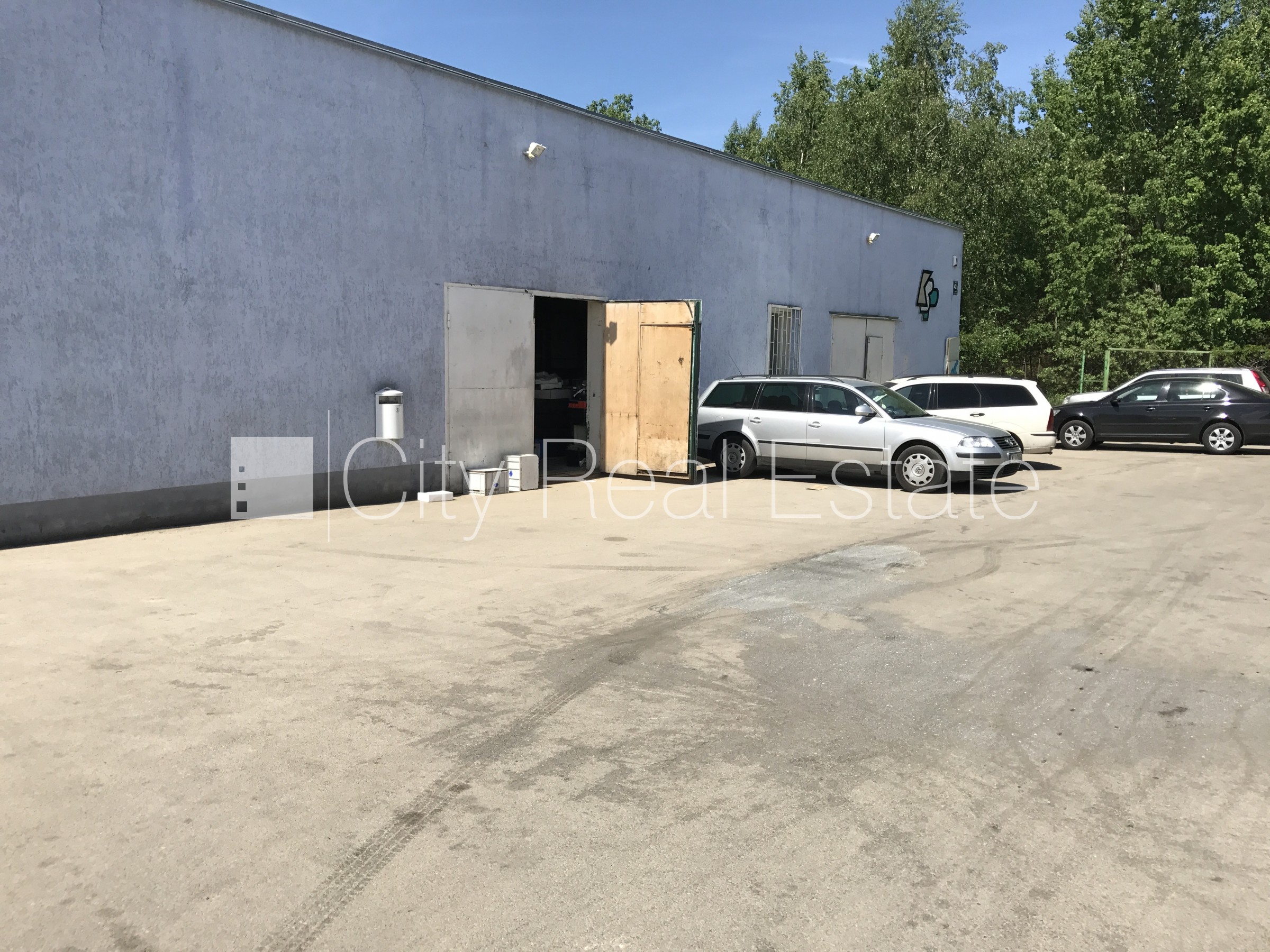 Sludinājumi. Renovēta māja, vieta vairākām automašīnām, mājā pieslēgta 3 fāžu elektroenerģijas jauda, augstie Cena: 1444 EUR/mēn Foto #4