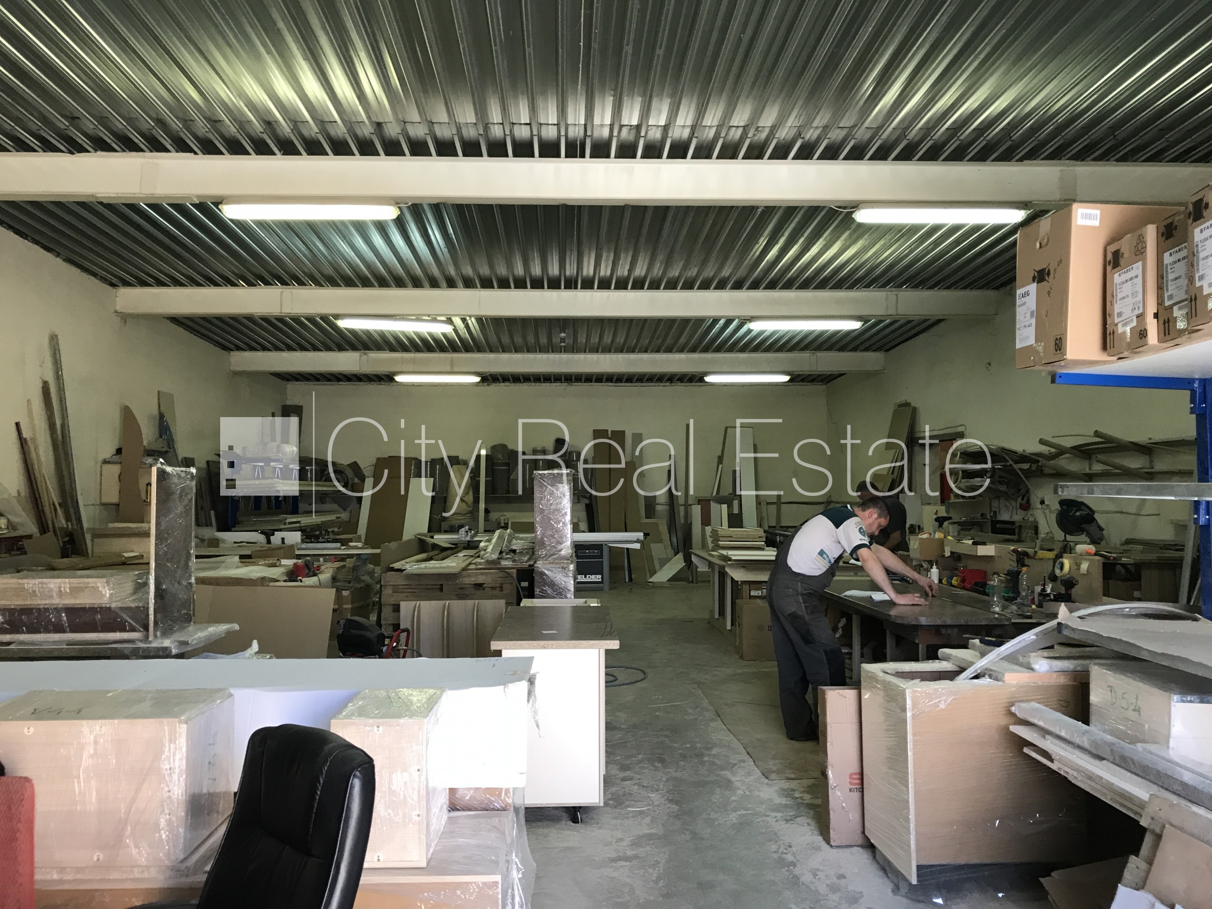 Sludinājumi. Renovēta māja, vieta vairākām automašīnām, mājā pieslēgta 3 fāžu elektroenerģijas jauda, augstie Cena: 1444 EUR/mēn Foto #6