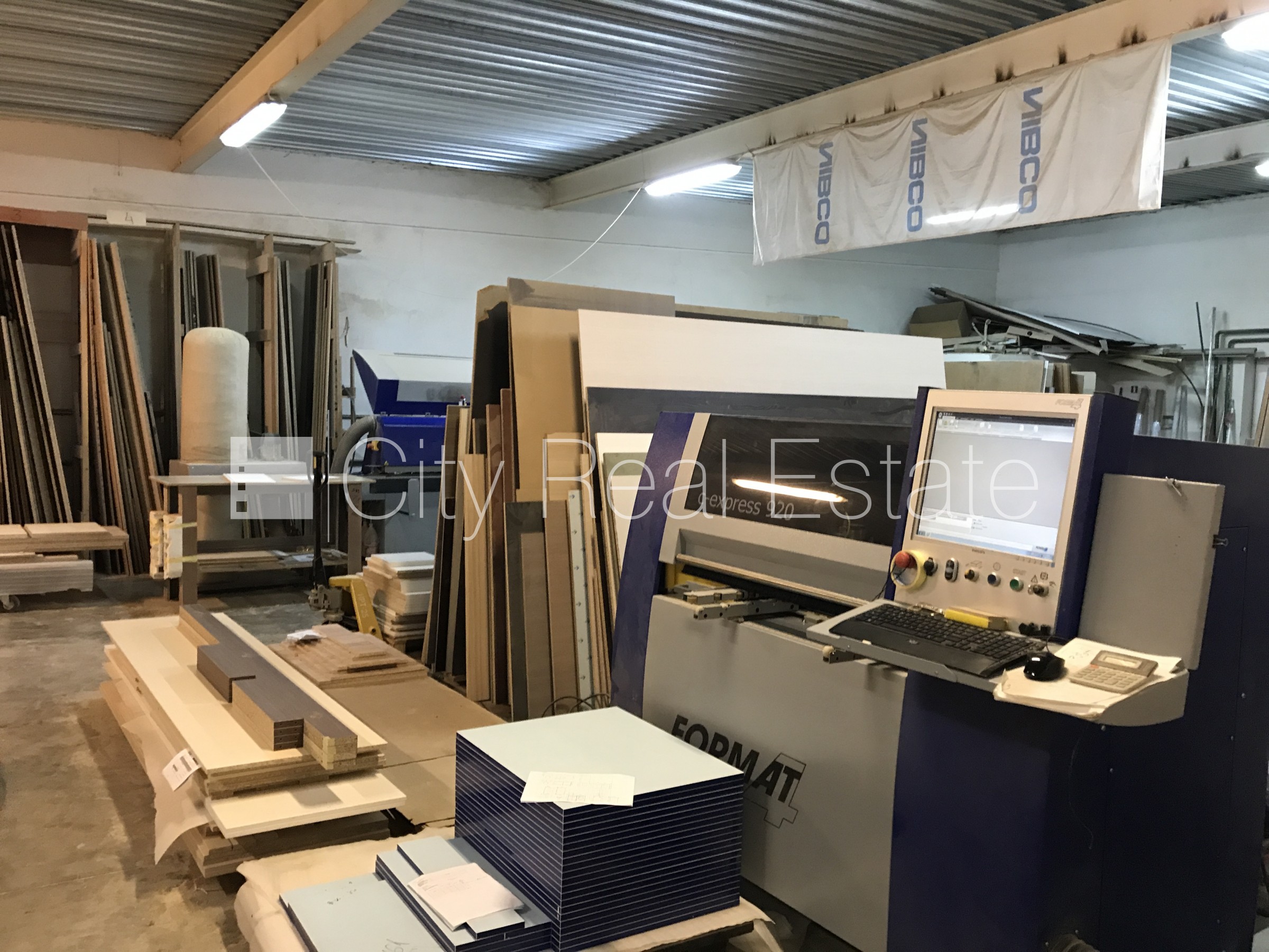 Sludinājumi. Renovēta māja, vieta vairākām automašīnām, mājā pieslēgta 3 fāžu elektroenerģijas jauda, augstie Cena: 1444 EUR/mēn Foto #7