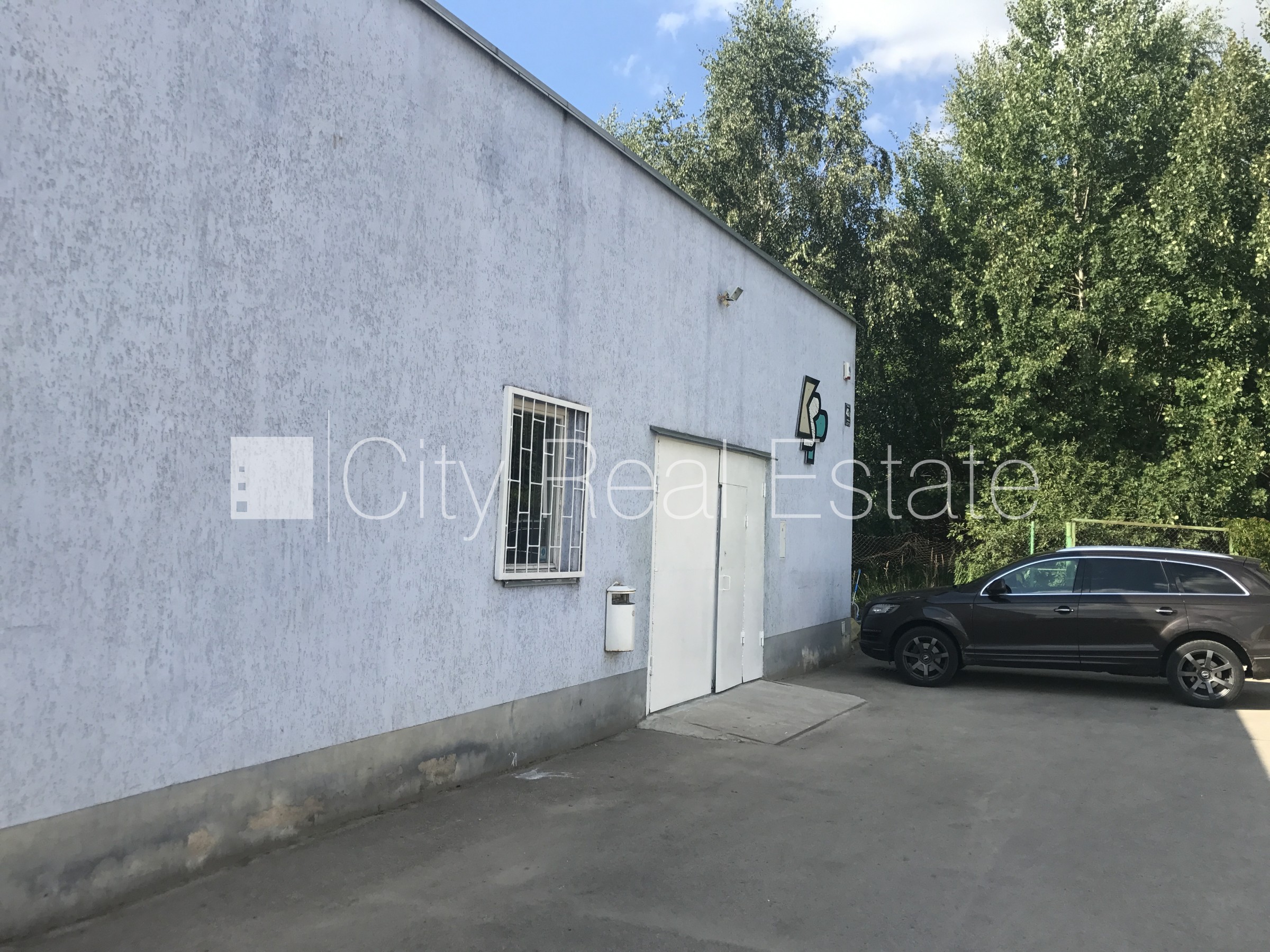 Sludinājumi. Renovēta māja, vieta vairākām automašīnām, mājā pieslēgta 3 fāžu elektroenerģijas jauda, augstie Cena: 1444 EUR/mēn Foto #3