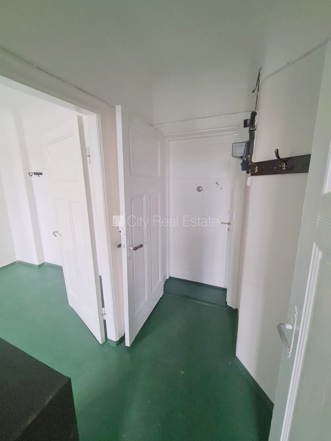 Объявление. Дом во дворе, реновированный дом, закрытая территория, вход со двора, лестничная клетка после Цена: 240 EUR/мес. Foto #10