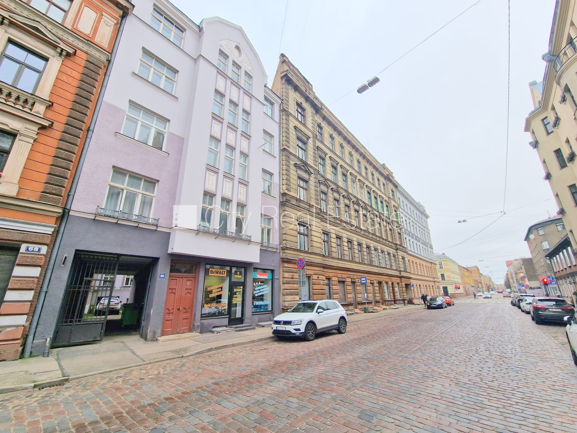 Объявление. Дом во дворе, реновированный дом, закрытая территория, вход со двора, лестничная клетка после Цена: 240 EUR/мес. Foto #25