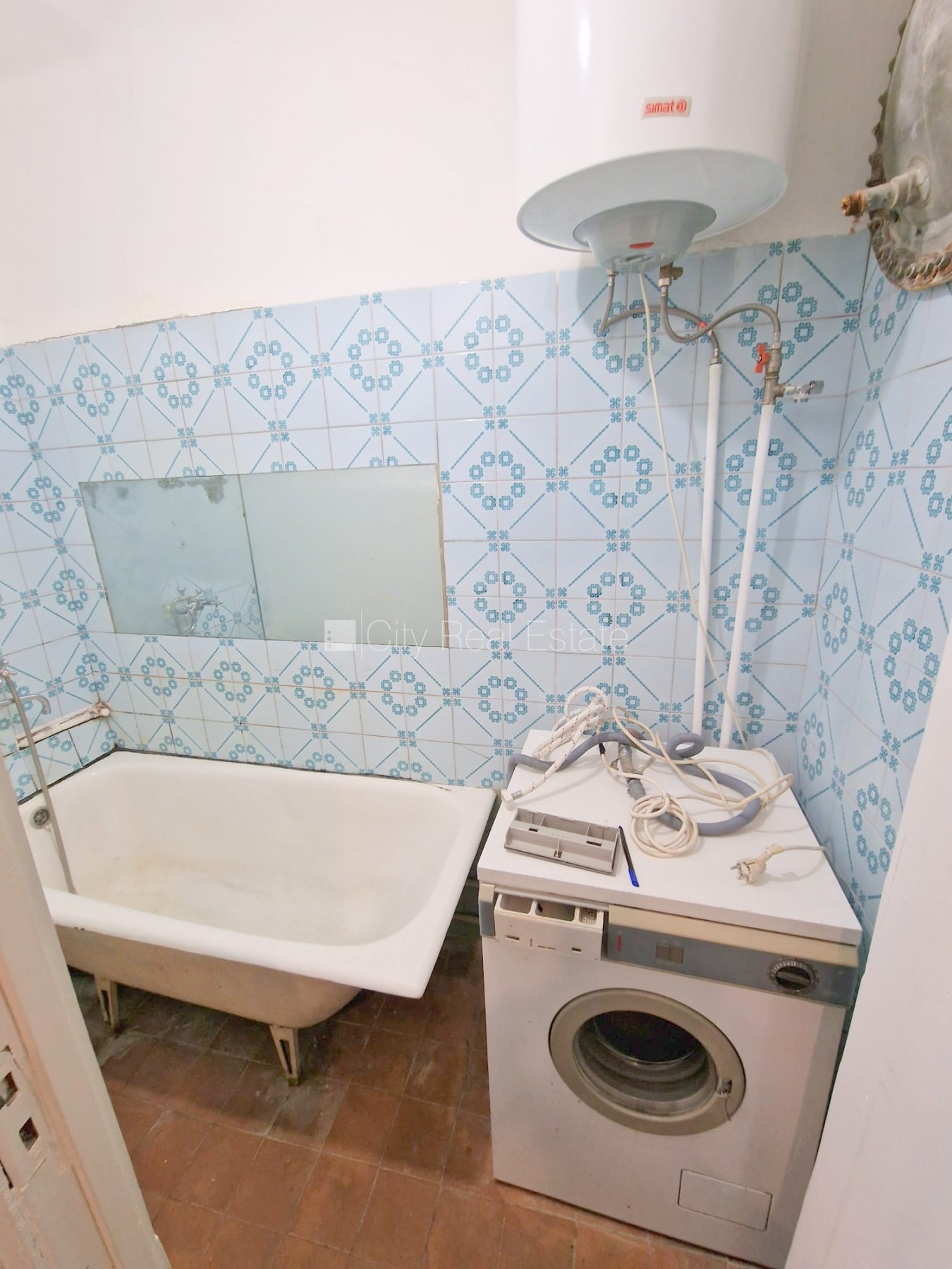 Объявление. Дом во дворе, реновированный дом, закрытая территория, вход со двора, лестничная клетка после Цена: 240 EUR/мес. Foto #17