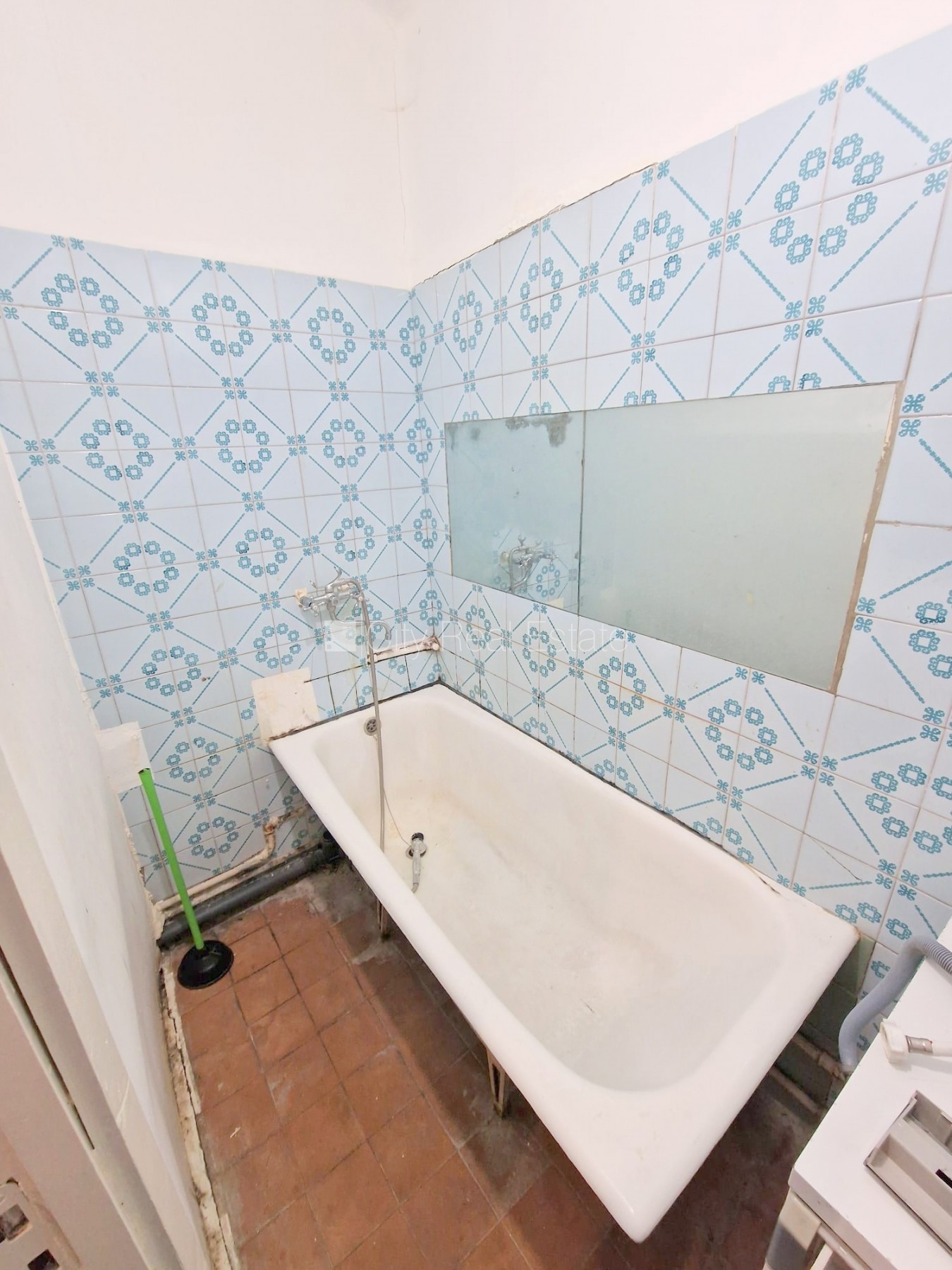 Объявление. Дом во дворе, реновированный дом, закрытая территория, вход со двора, лестничная клетка после Цена: 240 EUR/мес. Foto #16