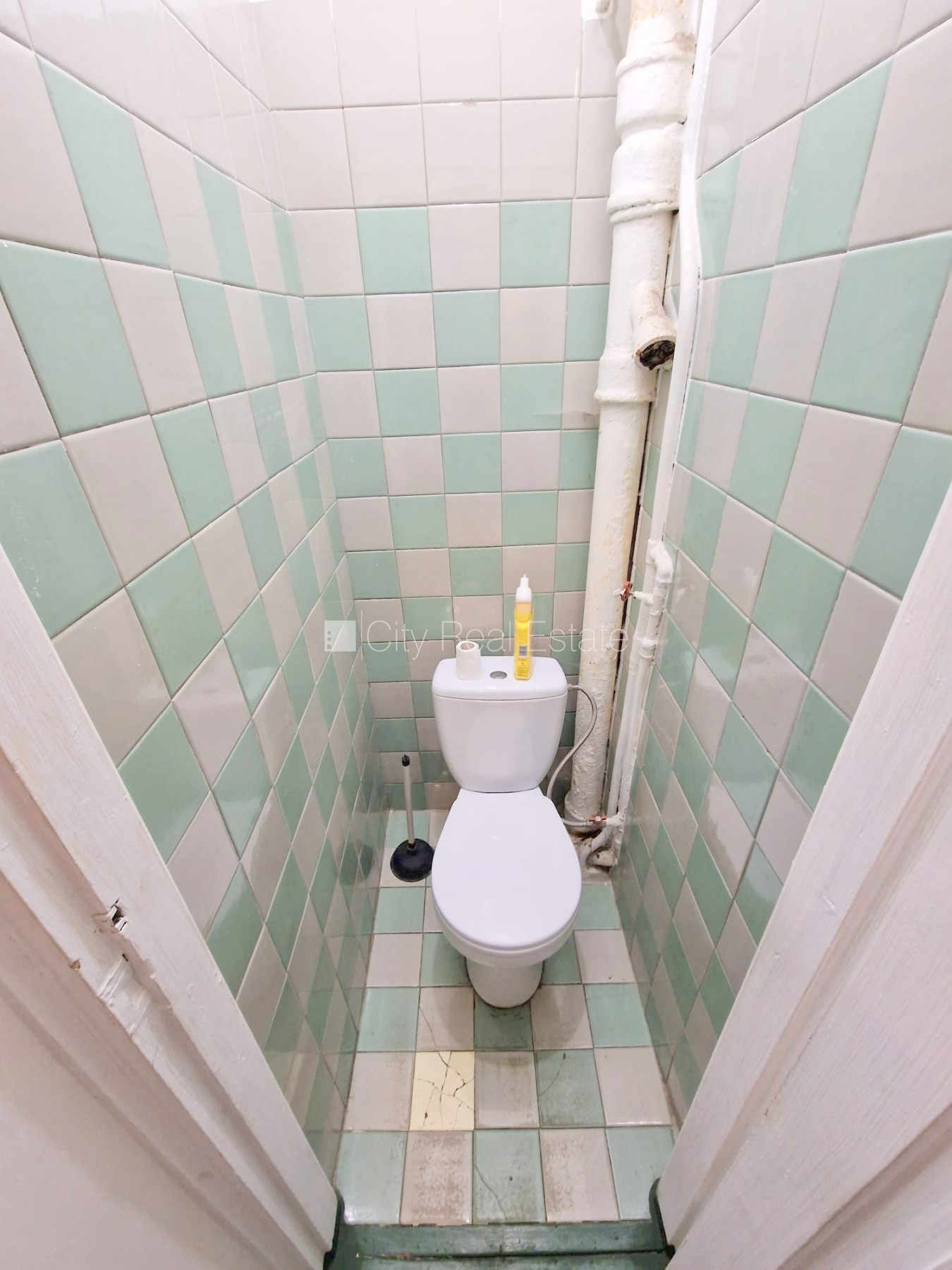 Объявление. Дом во дворе, реновированный дом, закрытая территория, вход со двора, лестничная клетка после Цена: 240 EUR/мес. Foto #19