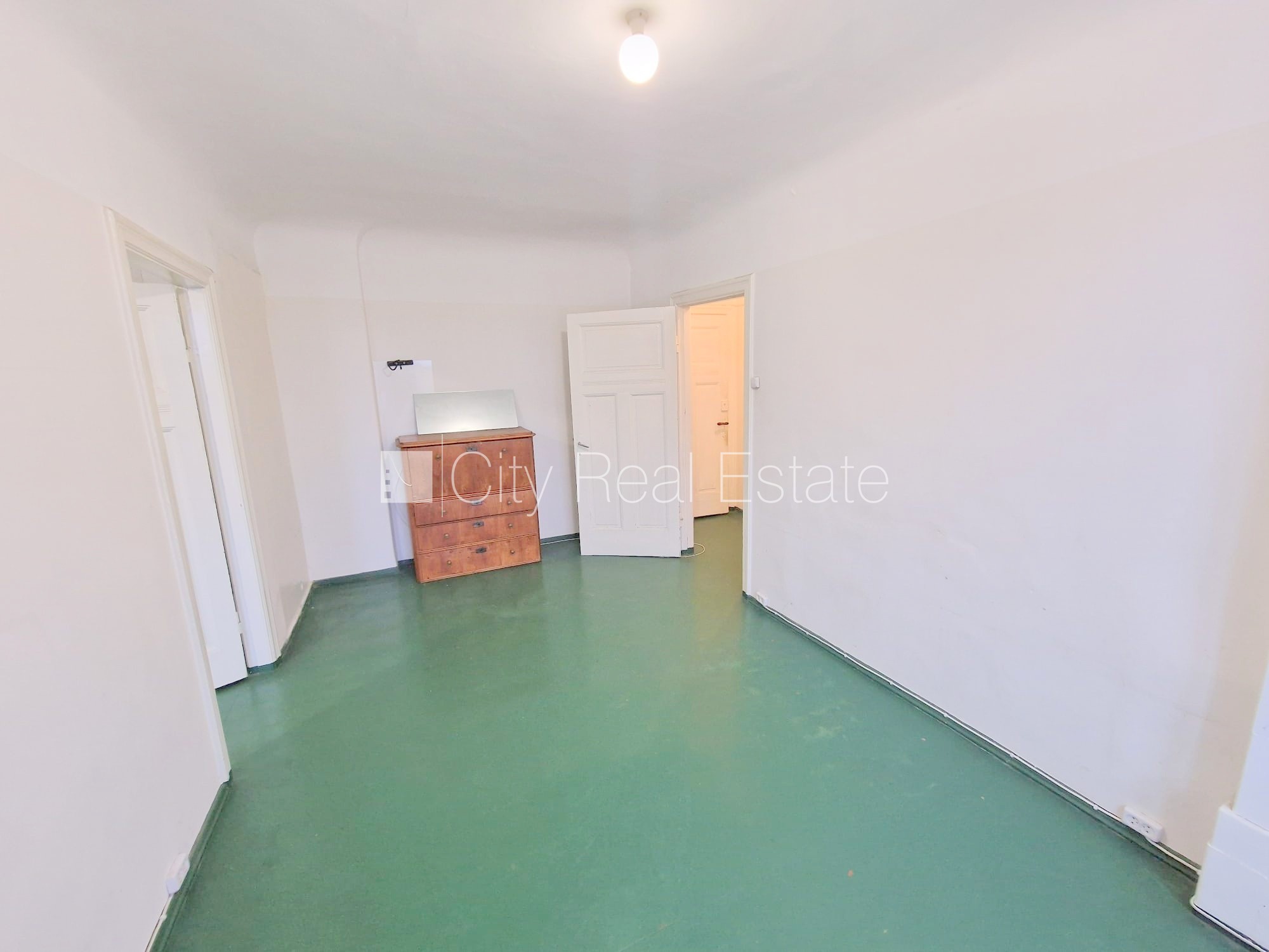 Объявление. Дом во дворе, реновированный дом, закрытая территория, вход со двора, лестничная клетка после Цена: 240 EUR/мес. Foto #8