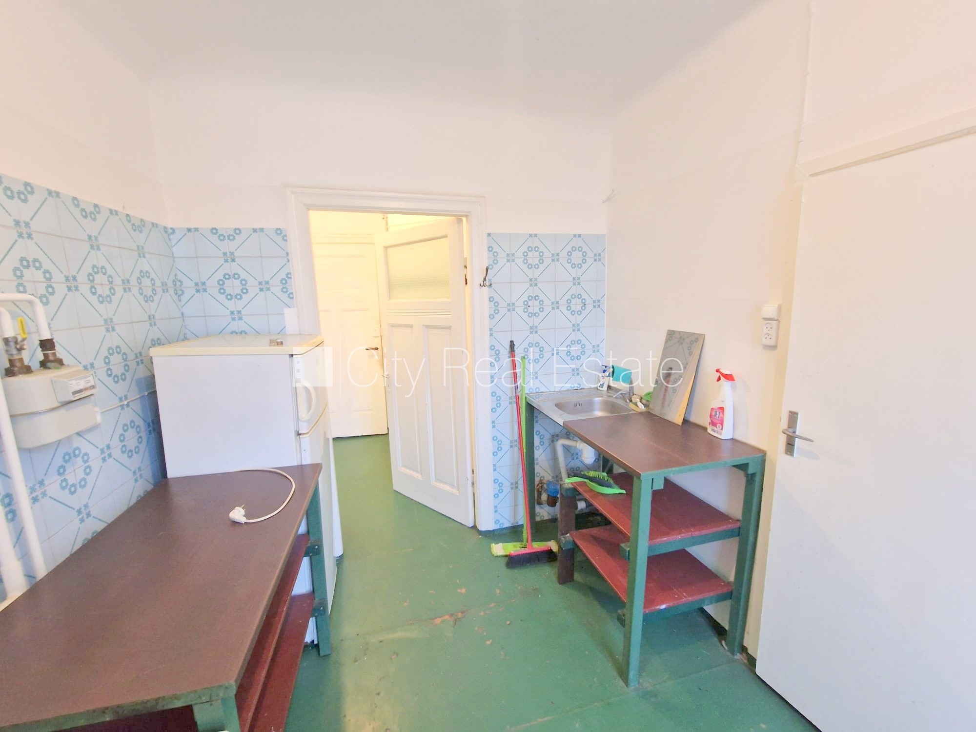 Объявление. Дом во дворе, реновированный дом, закрытая территория, вход со двора, лестничная клетка после Цена: 240 EUR/мес. Foto #12