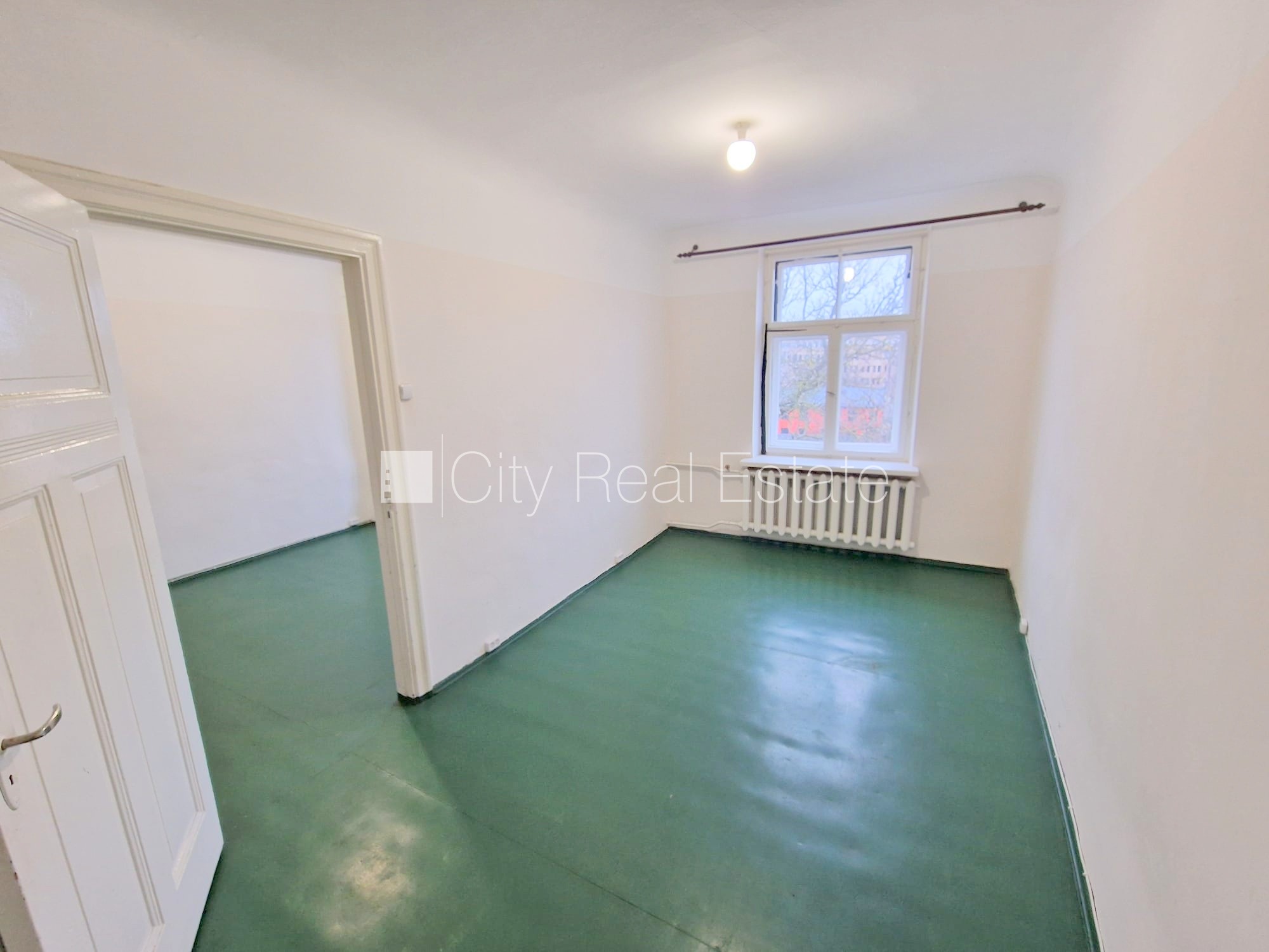 Объявление. Дом во дворе, реновированный дом, закрытая территория, вход со двора, лестничная клетка после Цена: 240 EUR/мес. Foto #2