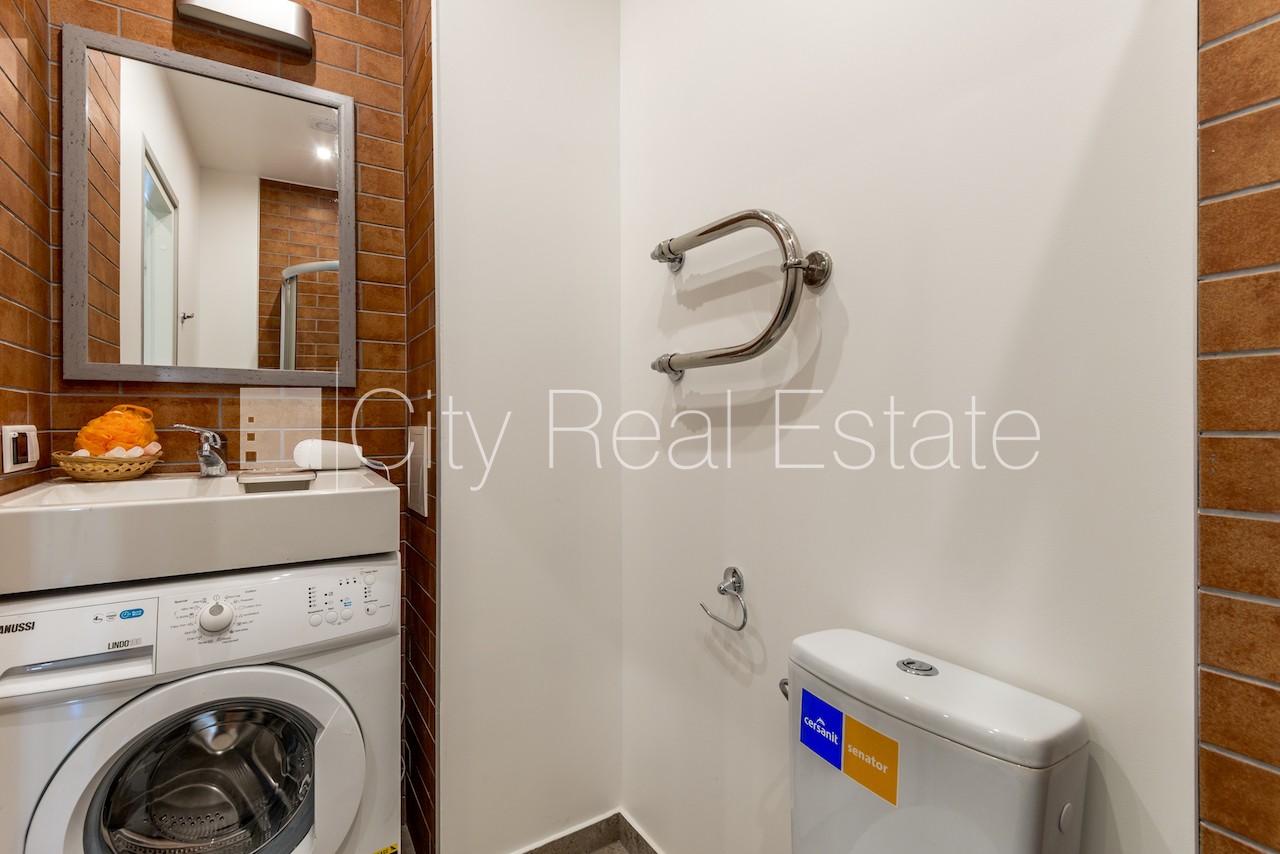 Sludinājumi. Renovēta māja, labiekārtota apzaļumota teritorija, kāpņu telpa pēc kapitālā remonta, studio tipa, Cena: 335 EUR/mēn Foto #5