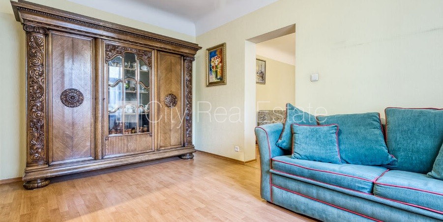 Sludinājumi. Fasādes māja, slēgts pagalms, vieta automašīnai, ieeja no pagalma, kāpņu telpa pēc kosmētiskā Cena: 149500 EUR Foto #6